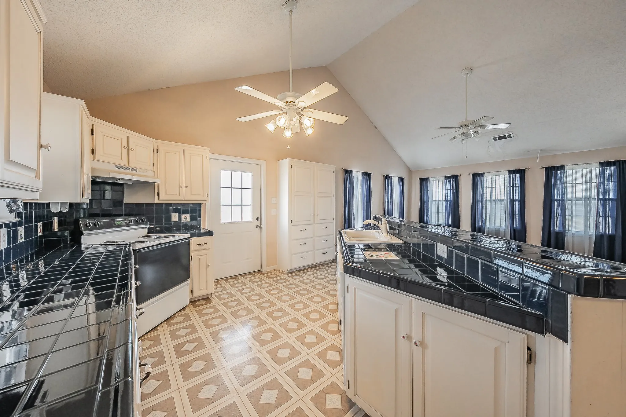 Single Family Residence For Sale in Collin County , 18742 Webb, Nevada, Texas 75173, 4 Bedroom, 4 Bathroom, 2 Garage spaces, 2,608 Sqft, built in 1996, mls#21392576, Real Estate Agent in Nevada, Homes For Sale in Collin county, Homes For Sale in Nevada, Realtor in Nevada Texas, Real Estate Brokerage Independent Realty Texas, Luminita Cordes Realtor