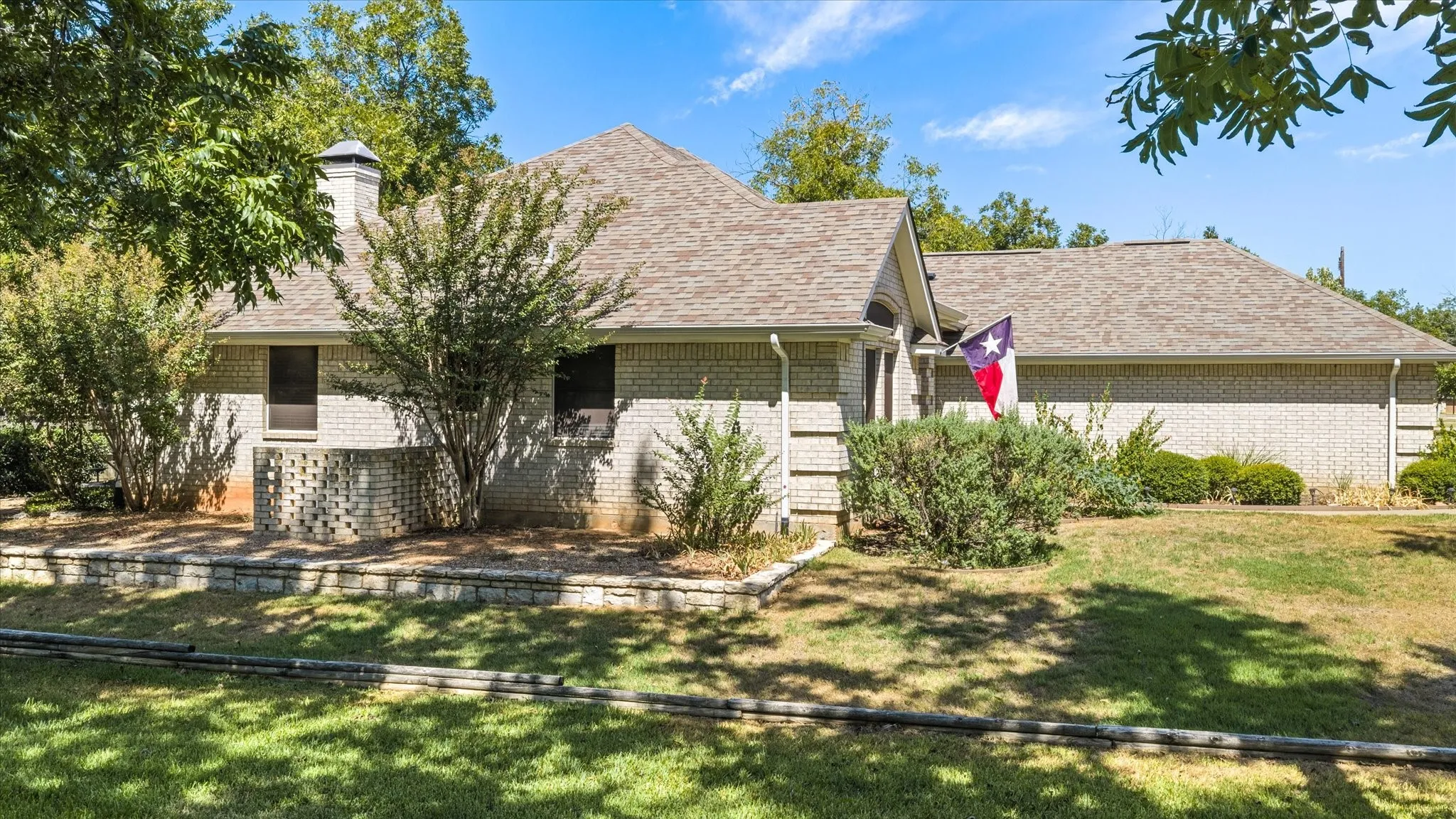 Single Family Residence For Sale in Hood County , 9008 Magnolia Vale Drive, Granbury, Texas 76049, 3 Bedroom, 2 Bathroom, 2 Garage spaces, 1,754 Sqft, built in 1996, mls#21385846, Real Estate Agent in Granbury, Homes For Sale in Hood county, Homes For Sale in Granbury, Realtor in Granbury Texas, Real Estate Brokerage Independent Realty Texas, Luminita Cordes Realtor