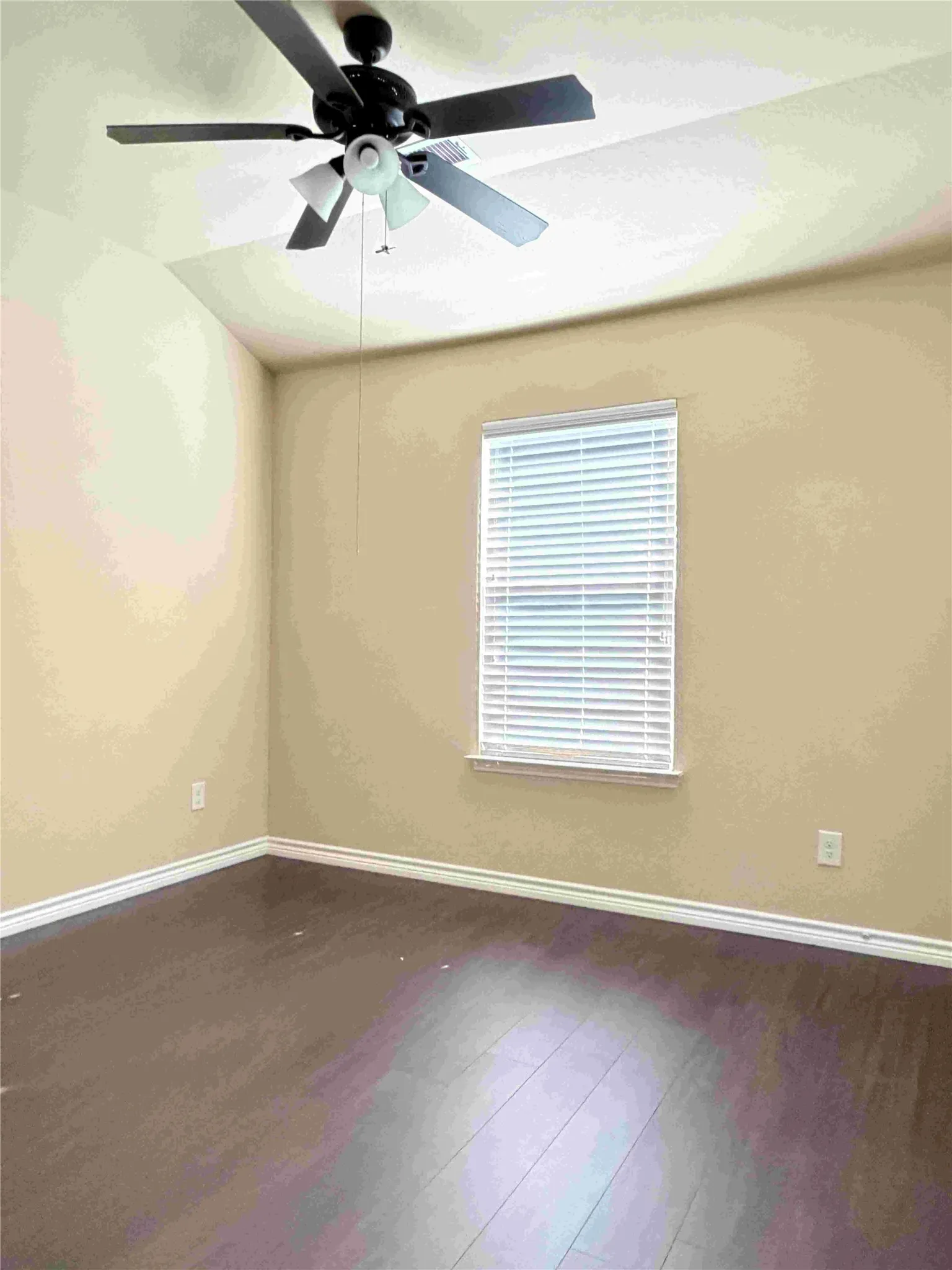 Single Family Residence For Sale in Denton County , 2400 Jonathan Creek Drive, Little Elm, Texas 75068, 4 Bedroom, 2 Bathroom, 2 Garage spaces, 2,189 Sqft, built in 2013, mls#21394635, Real Estate Agent in Little Elm, Homes For Sale in Denton county, Homes For Sale in Little Elm, Realtor in Little Elm Texas, Real Estate Brokerage Independent Realty Texas, Luminita Cordes Realtor