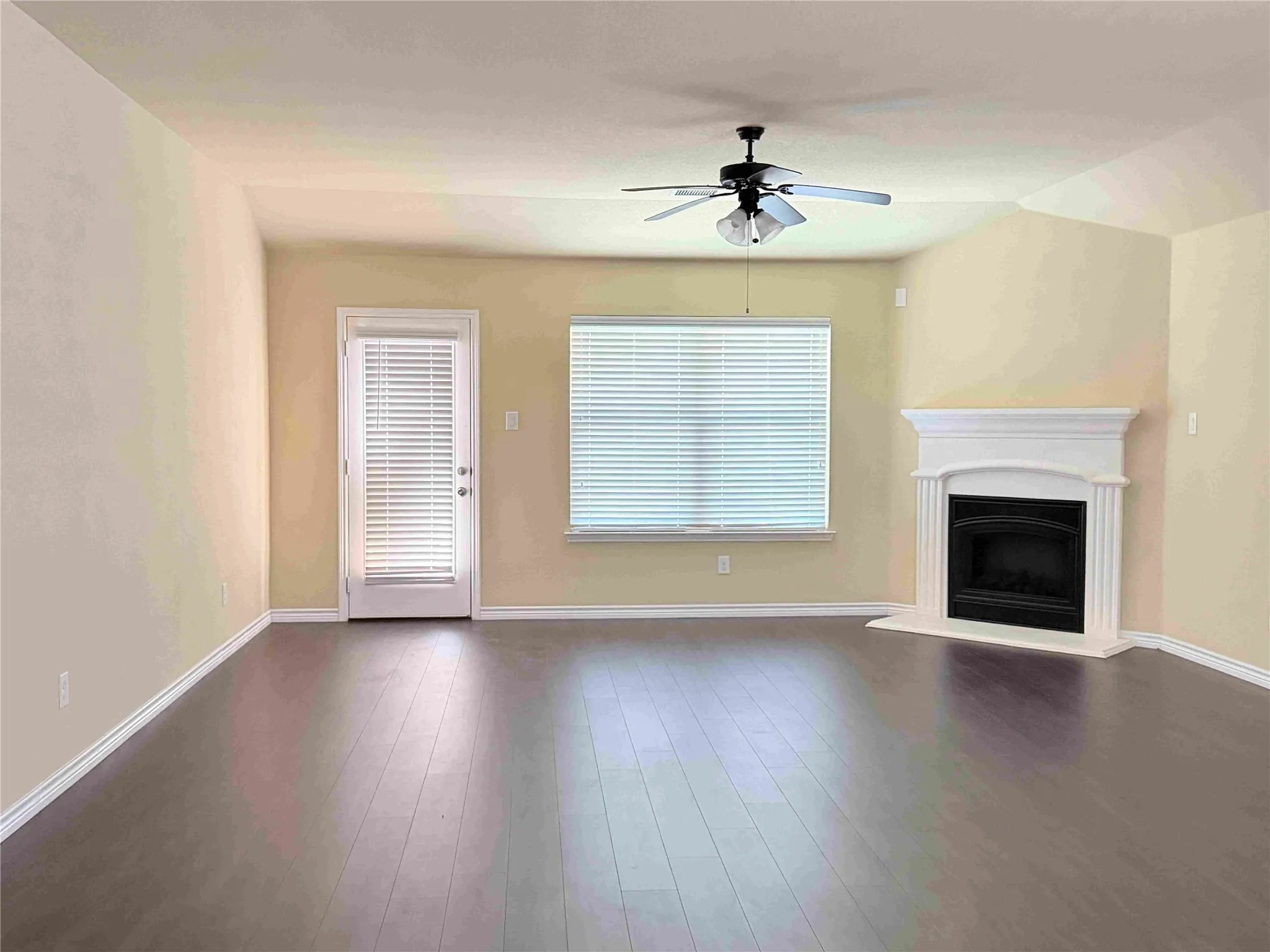 Single Family Residence For Sale in Denton County , 2400 Jonathan Creek Drive, Little Elm, Texas 75068, 4 Bedroom, 2 Bathroom, 2 Garage spaces, 2,189 Sqft, built in 2013, mls#21394635, Real Estate Agent in Little Elm, Homes For Sale in Denton county, Homes For Sale in Little Elm, Realtor in Little Elm Texas, Real Estate Brokerage Independent Realty Texas, Luminita Cordes Realtor