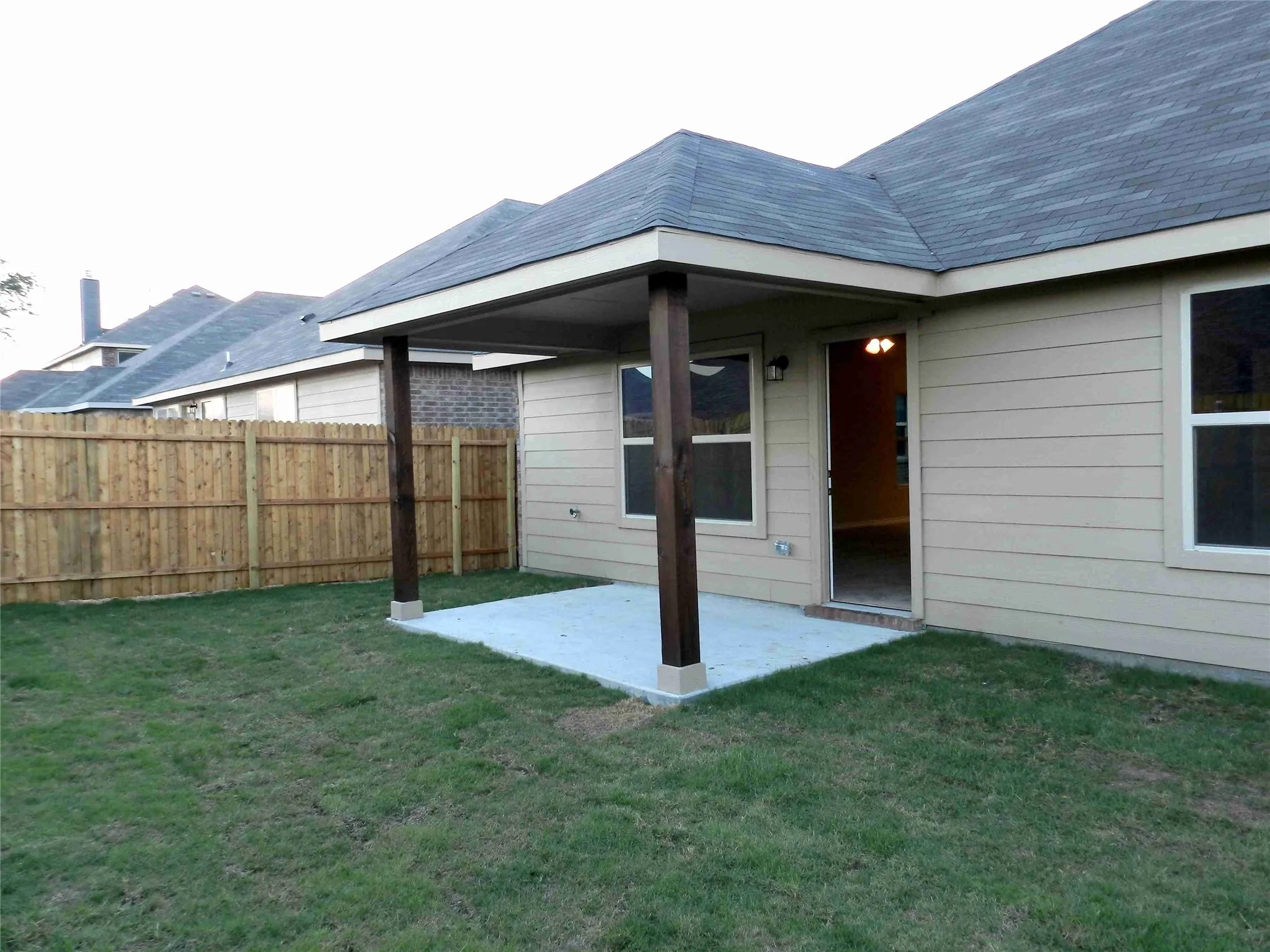 Single Family Residence For Sale in Denton County , 2400 Jonathan Creek Drive, Little Elm, Texas 75068, 4 Bedroom, 2 Bathroom, 2 Garage spaces, 2,189 Sqft, built in 2013, mls#21394635, Real Estate Agent in Little Elm, Homes For Sale in Denton county, Homes For Sale in Little Elm, Realtor in Little Elm Texas, Real Estate Brokerage Independent Realty Texas, Luminita Cordes Realtor