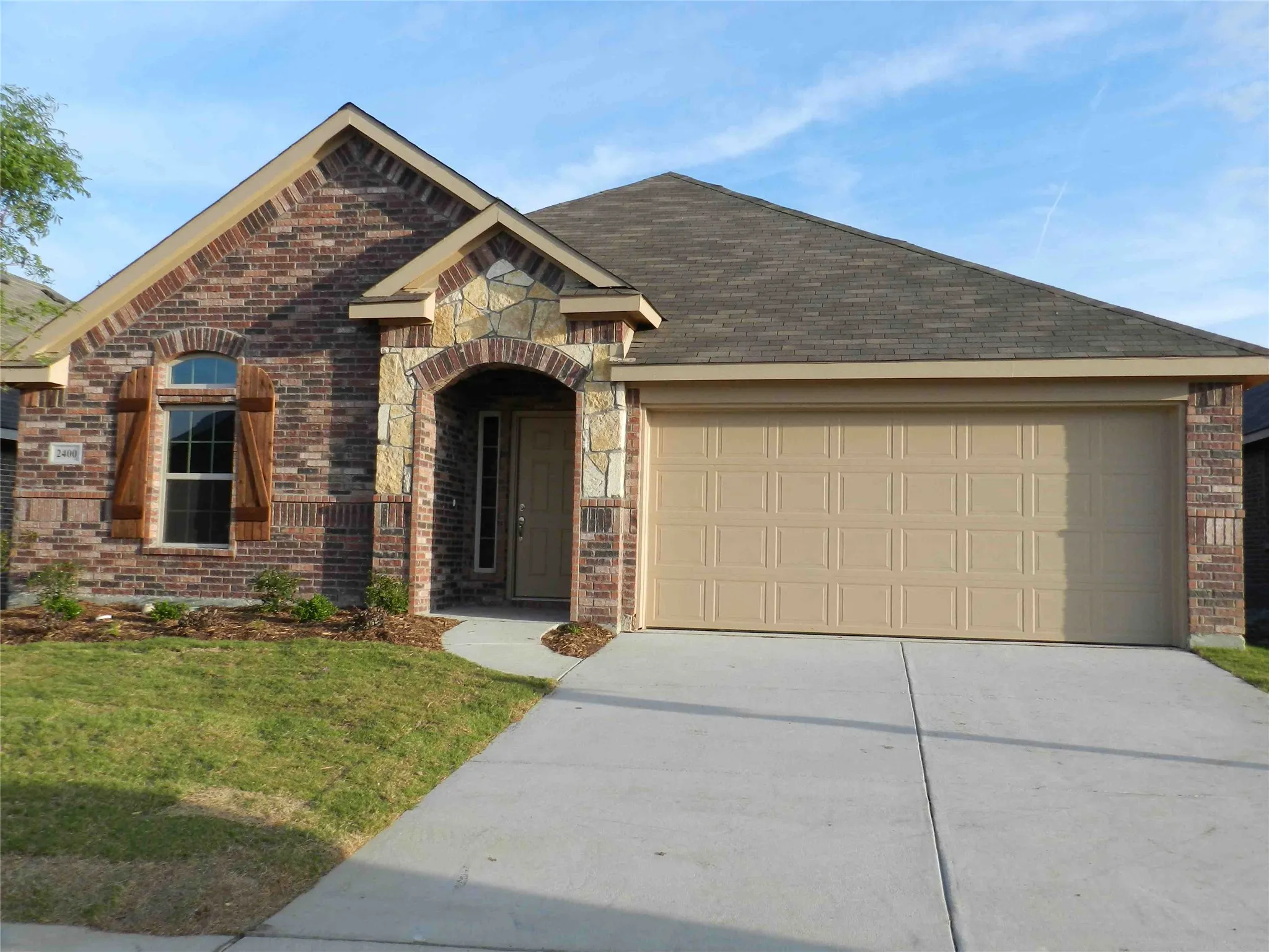 Single Family Residence For Sale in Denton County , 2400 Jonathan Creek Drive, Little Elm, Texas 75068, 4 Bedroom, 2 Bathroom, 2 Garage spaces, 2,189 Sqft, built in 2013, mls#21394635, Real Estate Agent in Little Elm, Homes For Sale in Denton county, Homes For Sale in Little Elm, Realtor in Little Elm Texas, Real Estate Brokerage Independent Realty Texas, Luminita Cordes Realtor