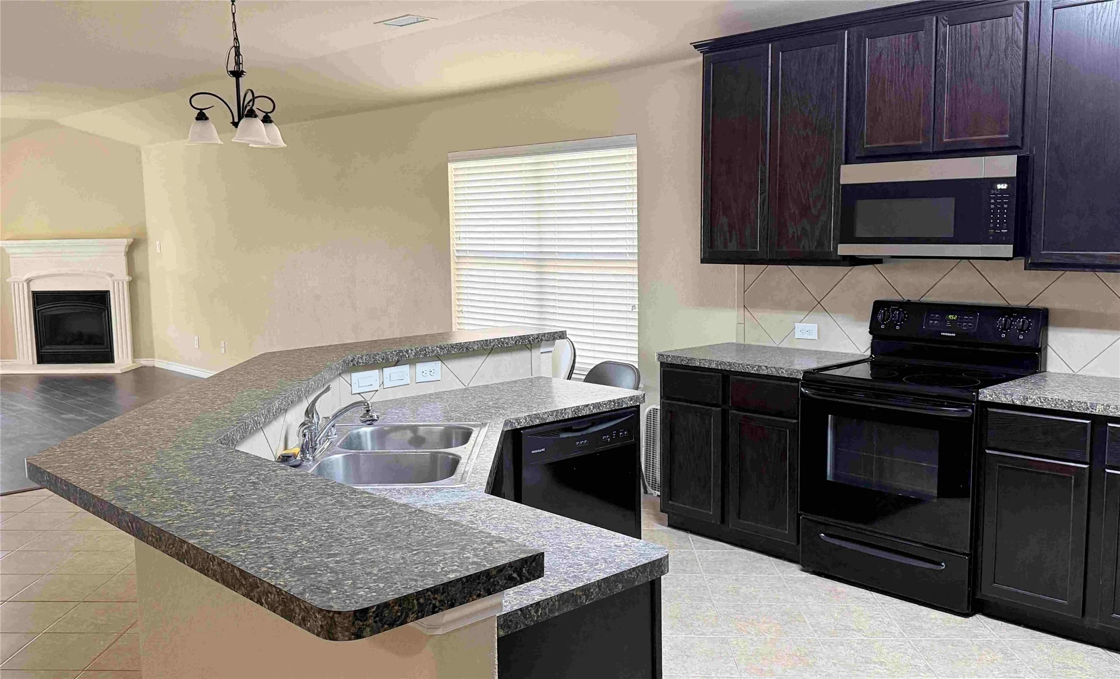 Single Family Residence For Sale in Denton County , 2400 Jonathan Creek Drive, Little Elm, Texas 75068, 4 Bedroom, 2 Bathroom, 2 Garage spaces, 2,189 Sqft, built in 2013, mls#21394635, Real Estate Agent in Little Elm, Homes For Sale in Denton county, Homes For Sale in Little Elm, Realtor in Little Elm Texas, Real Estate Brokerage Independent Realty Texas, Luminita Cordes Realtor