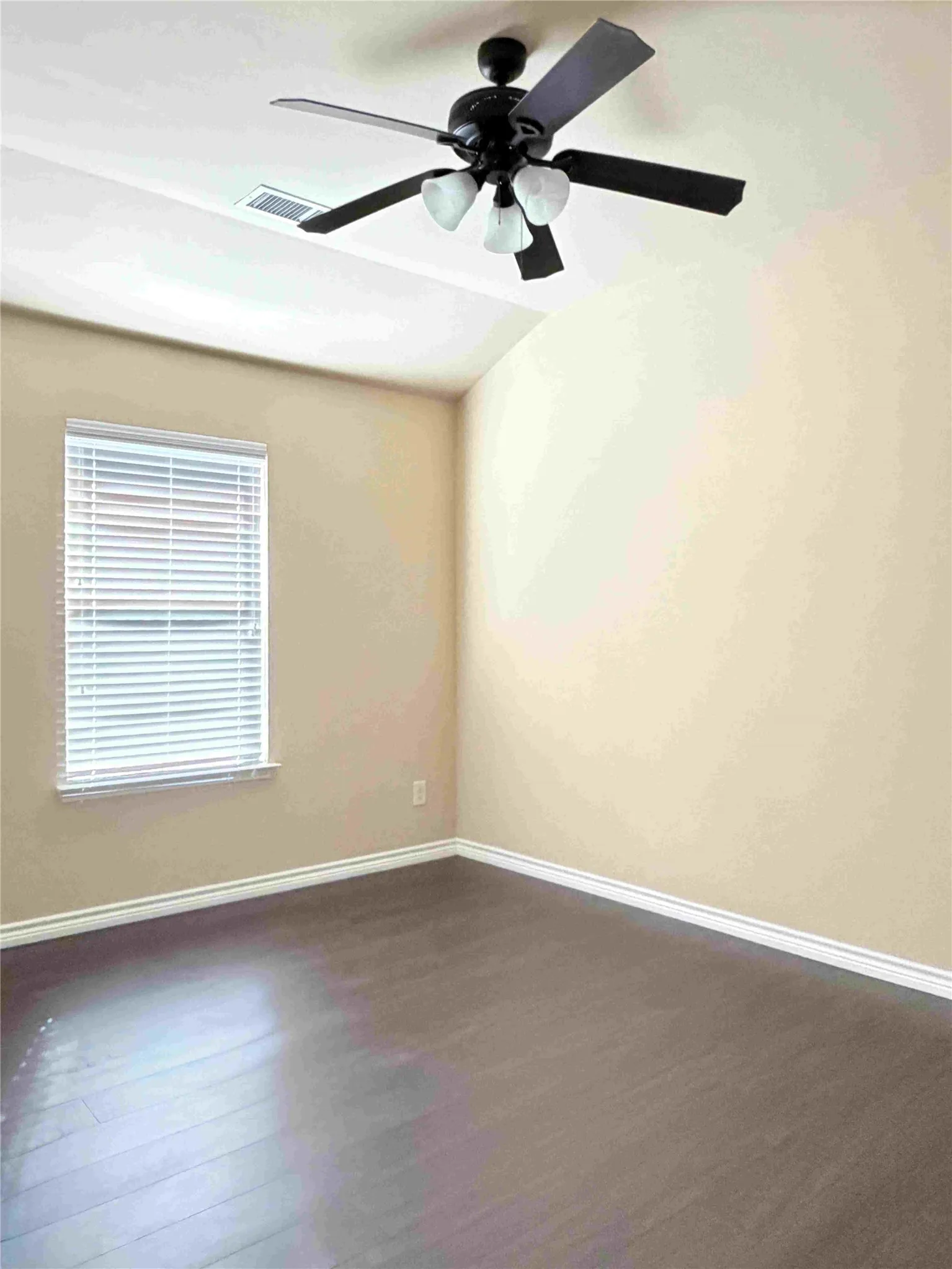 Single Family Residence For Sale in Denton County , 2400 Jonathan Creek Drive, Little Elm, Texas 75068, 4 Bedroom, 2 Bathroom, 2 Garage spaces, 2,189 Sqft, built in 2013, mls#21394635, Real Estate Agent in Little Elm, Homes For Sale in Denton county, Homes For Sale in Little Elm, Realtor in Little Elm Texas, Real Estate Brokerage Independent Realty Texas, Luminita Cordes Realtor