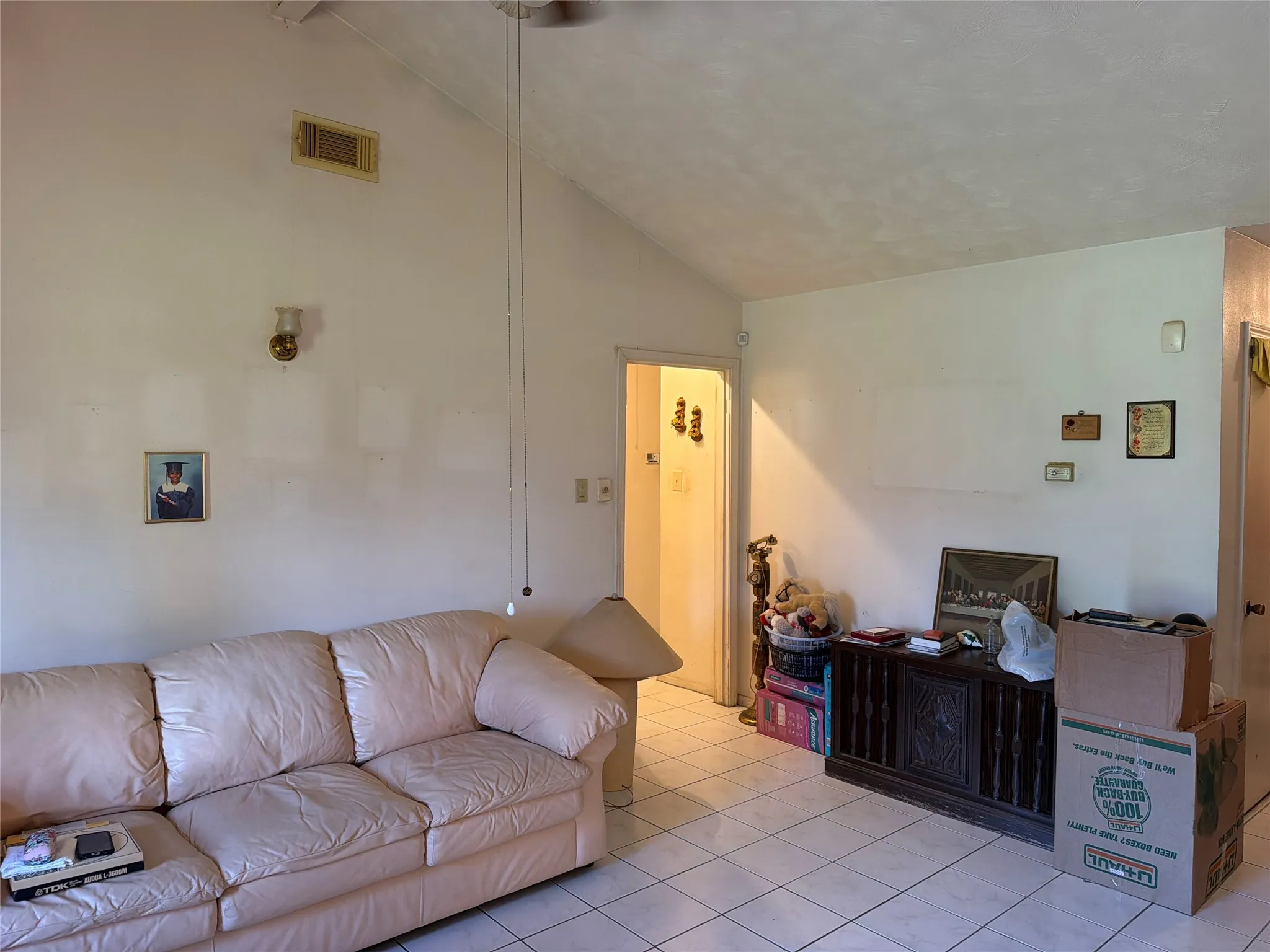 Single Family Residence For Sale in Harris County , 7603 Cabot Street, Houston, Texas 77016, 4 Bedroom, 2 Bathroom, 2 Garage spaces, 1,601 Sqft, built in 1960, mls#21394636, Real Estate Agent in Houston, Homes For Sale in Harris county, Homes For Sale in Houston, Realtor in Houston Texas, Real Estate Brokerage Independent Realty Texas, Luminita Cordes Realtor