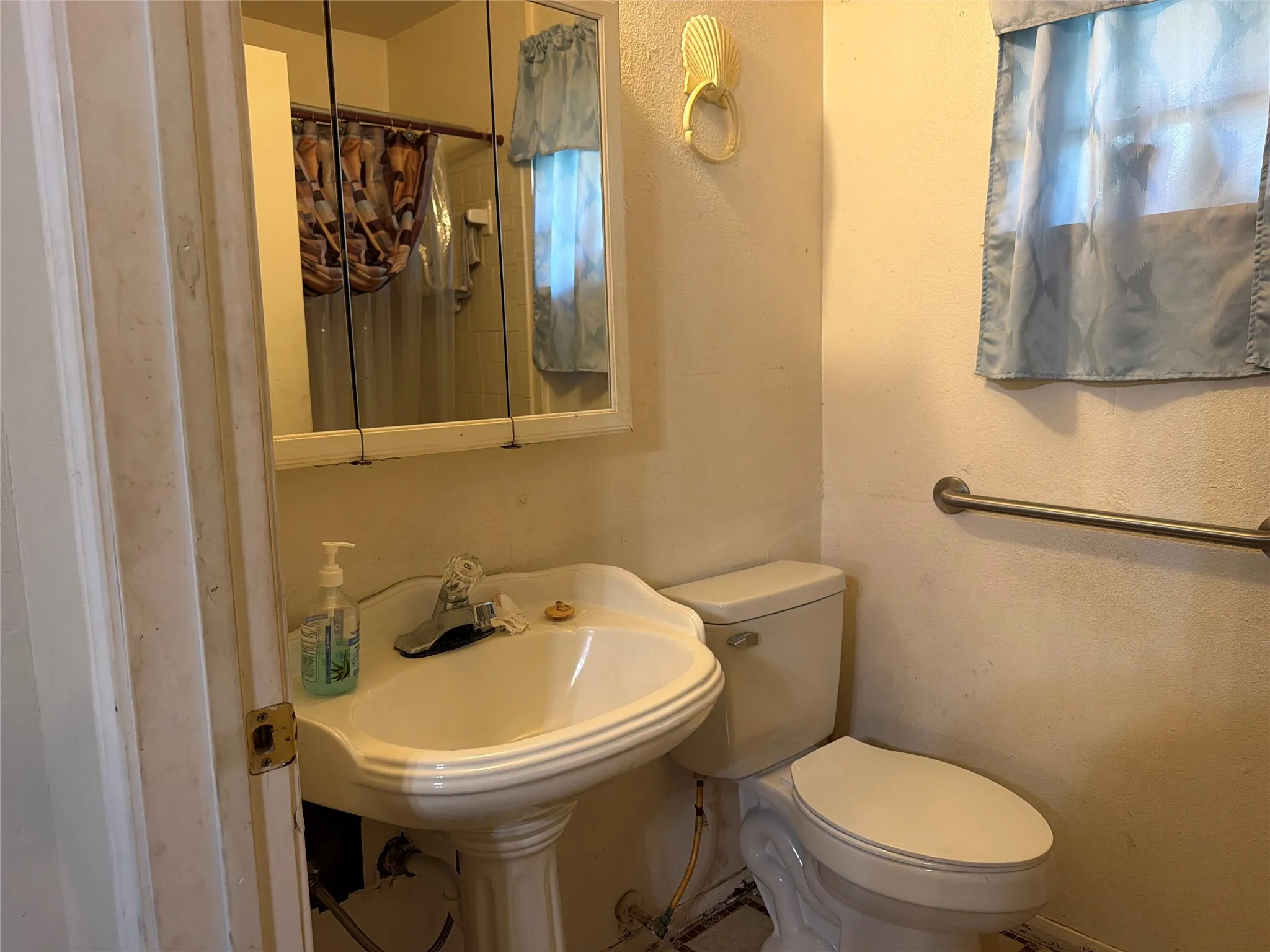 Single Family Residence For Sale in Harris County , 7603 Cabot Street, Houston, Texas 77016, 4 Bedroom, 2 Bathroom, 2 Garage spaces, 1,601 Sqft, built in 1960, mls#21394636, Real Estate Agent in Houston, Homes For Sale in Harris county, Homes For Sale in Houston, Realtor in Houston Texas, Real Estate Brokerage Independent Realty Texas, Luminita Cordes Realtor