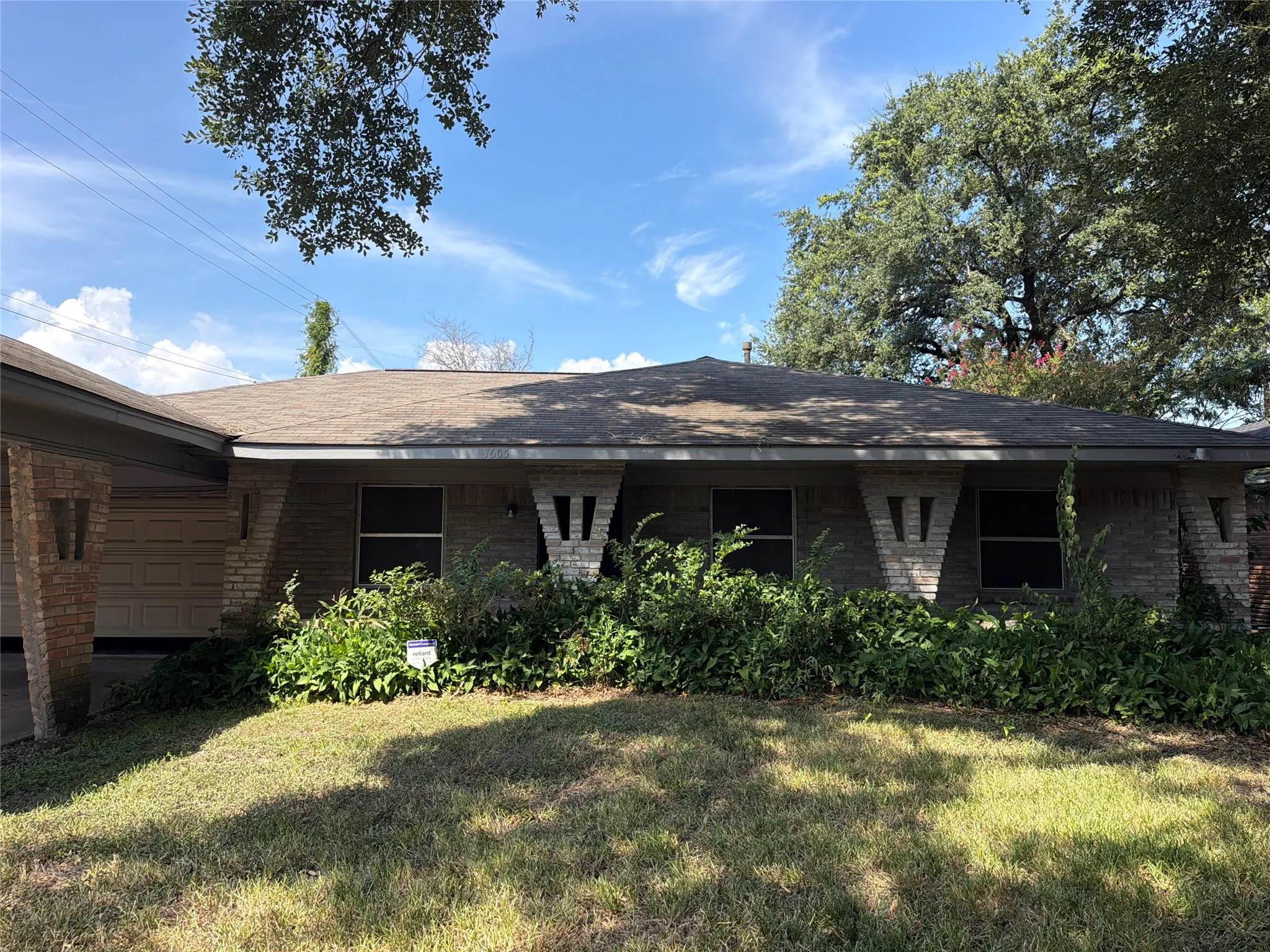 Single Family Residence For Sale in Harris County , 7603 Cabot Street, Houston, Texas 77016, 4 Bedroom, 2 Bathroom, 2 Garage spaces, 1,601 Sqft, built in 1960, mls#21394636, Real Estate Agent in Houston, Homes For Sale in Harris county, Homes For Sale in Houston, Realtor in Houston Texas, Real Estate Brokerage Independent Realty Texas, Luminita Cordes Realtor