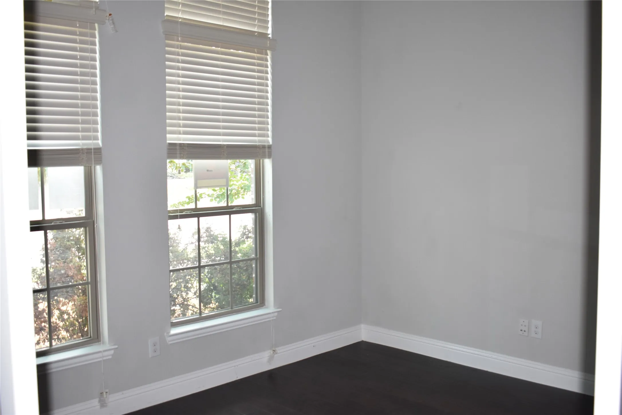 Single Family Residence For Sale in Denton County , 1009 Olivia Drive, Lewisville, Texas 75067, 3 Bedroom, 3 Bathroom, 2 Garage spaces, 2,252 Sqft, built in 2016, mls#21394638, Real Estate Agent in Lewisville, Homes For Sale in Denton county, Homes For Sale in Lewisville, Realtor in Lewisville Texas, Real Estate Brokerage Independent Realty Texas, Luminita Cordes Realtor