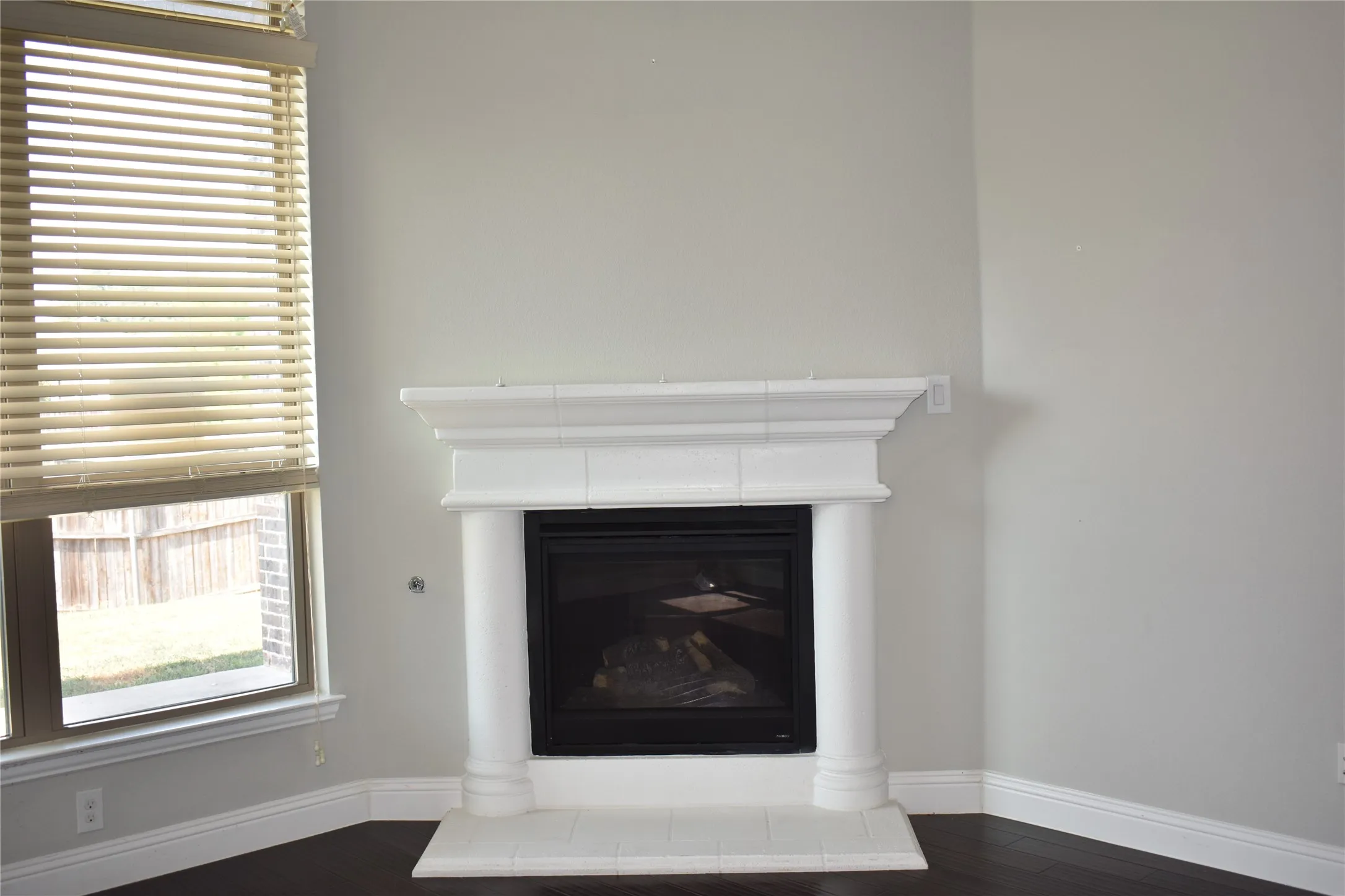 Single Family Residence For Sale in Denton County , 1009 Olivia Drive, Lewisville, Texas 75067, 3 Bedroom, 3 Bathroom, 2 Garage spaces, 2,252 Sqft, built in 2016, mls#21394638, Real Estate Agent in Lewisville, Homes For Sale in Denton county, Homes For Sale in Lewisville, Realtor in Lewisville Texas, Real Estate Brokerage Independent Realty Texas, Luminita Cordes Realtor