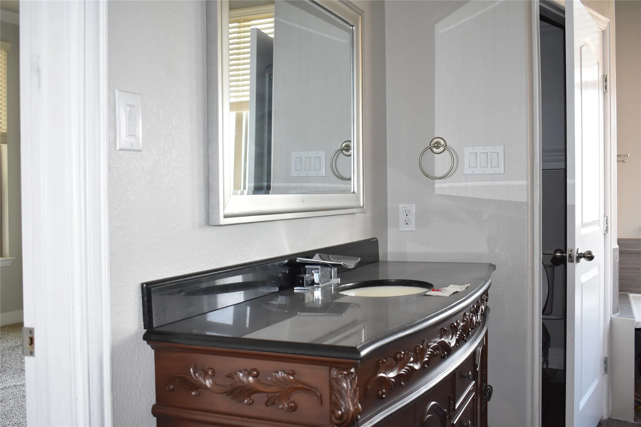Single Family Residence For Sale in Denton County , 1009 Olivia Drive, Lewisville, Texas 75067, 3 Bedroom, 3 Bathroom, 2 Garage spaces, 2,252 Sqft, built in 2016, mls#21394638, Real Estate Agent in Lewisville, Homes For Sale in Denton county, Homes For Sale in Lewisville, Realtor in Lewisville Texas, Real Estate Brokerage Independent Realty Texas, Luminita Cordes Realtor