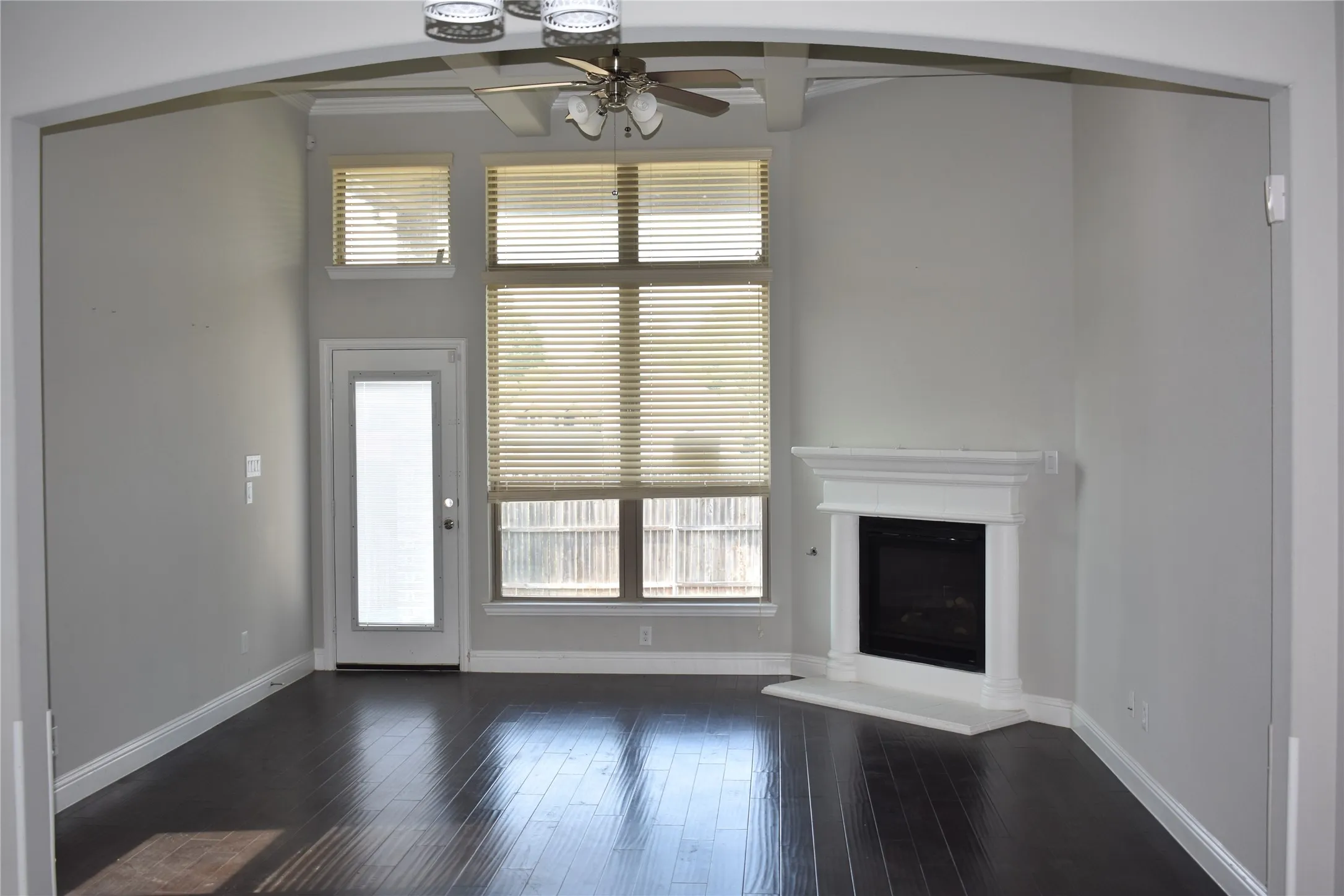 Single Family Residence For Sale in Denton County , 1009 Olivia Drive, Lewisville, Texas 75067, 3 Bedroom, 3 Bathroom, 2 Garage spaces, 2,252 Sqft, built in 2016, mls#21394638, Real Estate Agent in Lewisville, Homes For Sale in Denton county, Homes For Sale in Lewisville, Realtor in Lewisville Texas, Real Estate Brokerage Independent Realty Texas, Luminita Cordes Realtor