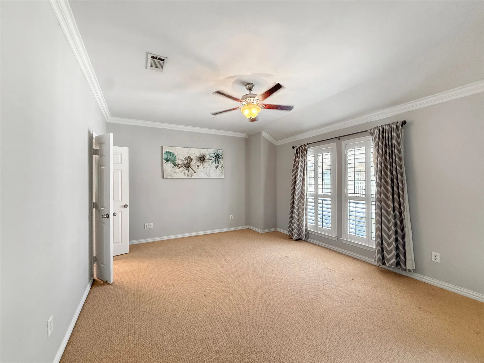 Crown molding, recessed lighting, ceiling fan, and window shutters