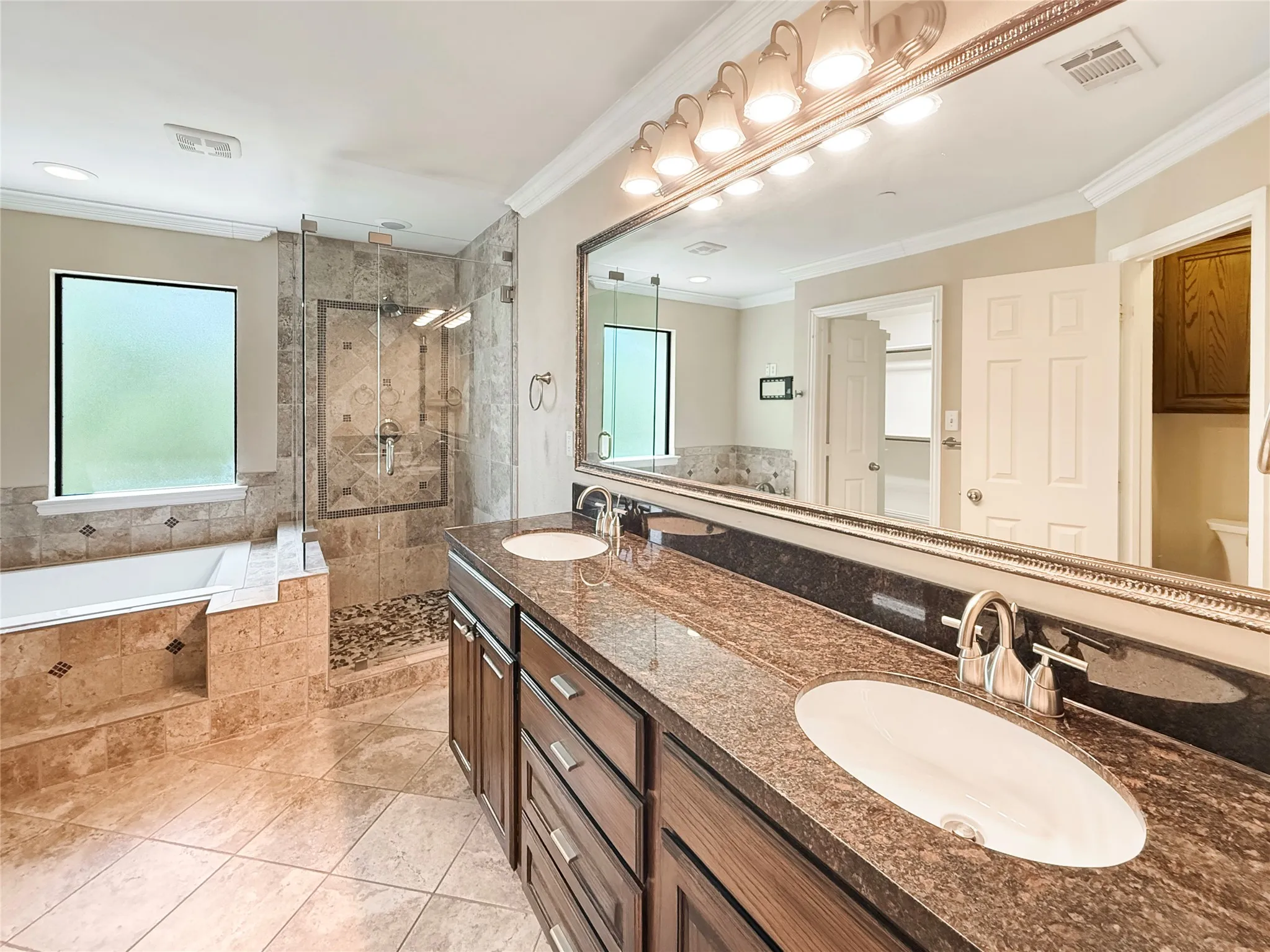 Dual vanity with undermount sinks and dark granite countertop