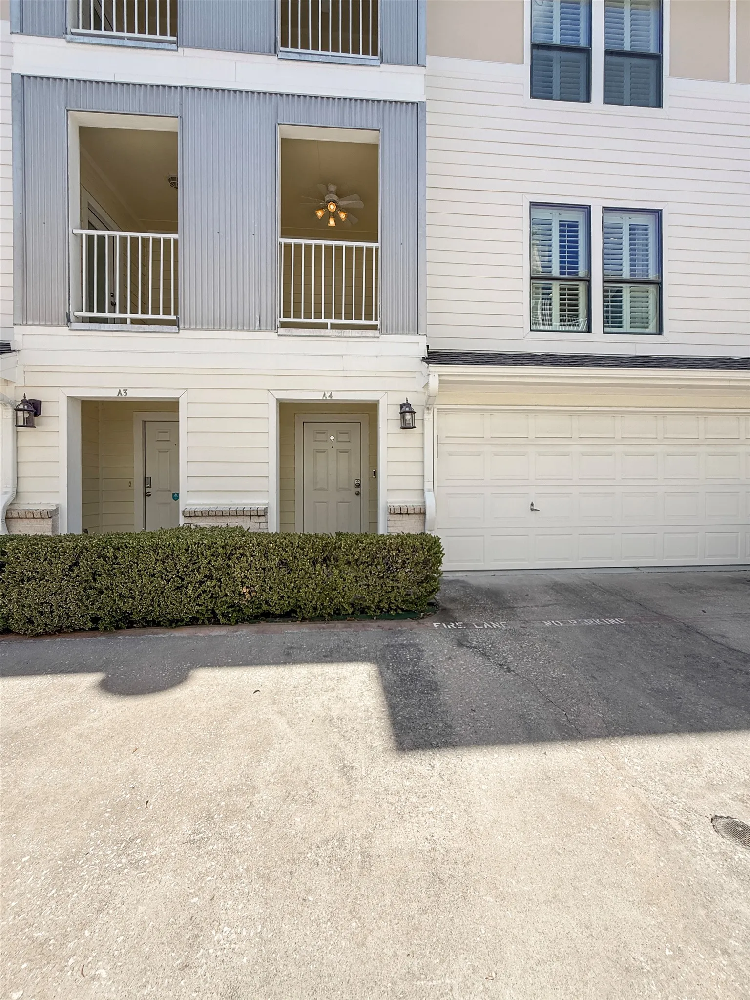 Condominium For Rent in Dallas County , 2403 Stutz Drive 4, Dallas, Texas 75235, 2 Bedroom, 3 Bathroom, 2 Garage spaces, 1,571 Sqft, built in 2006, mls#21382746, Real Estate Agent in Dallas, Homes For Rent in Dallas county, Homes For Rent in Dallas, Realtor in Dallas Texas, Real Estate Brokerage Independent Realty Texas, Luminita Cordes Realtor