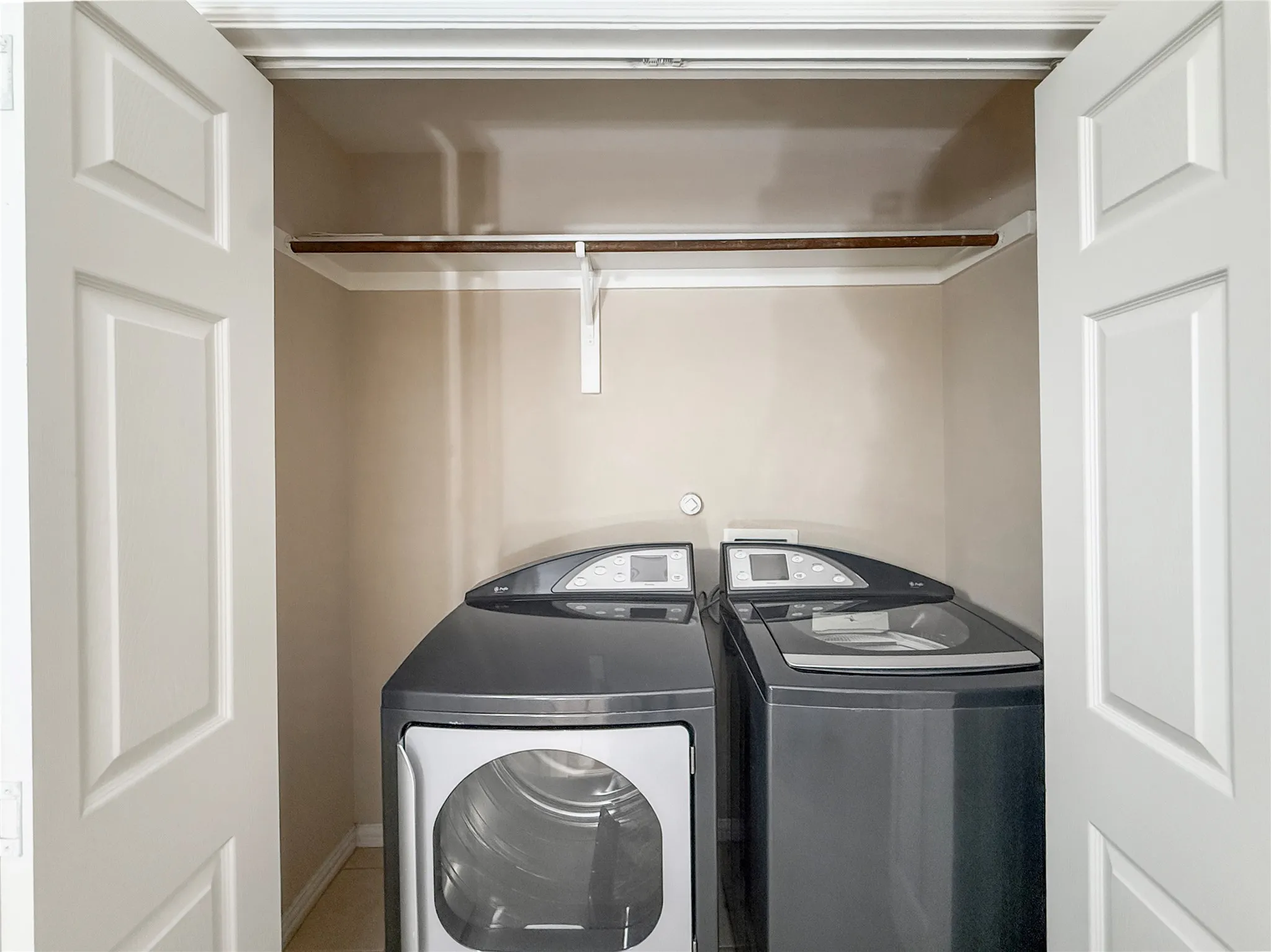 Recessed closet with bi-fold panel doors
