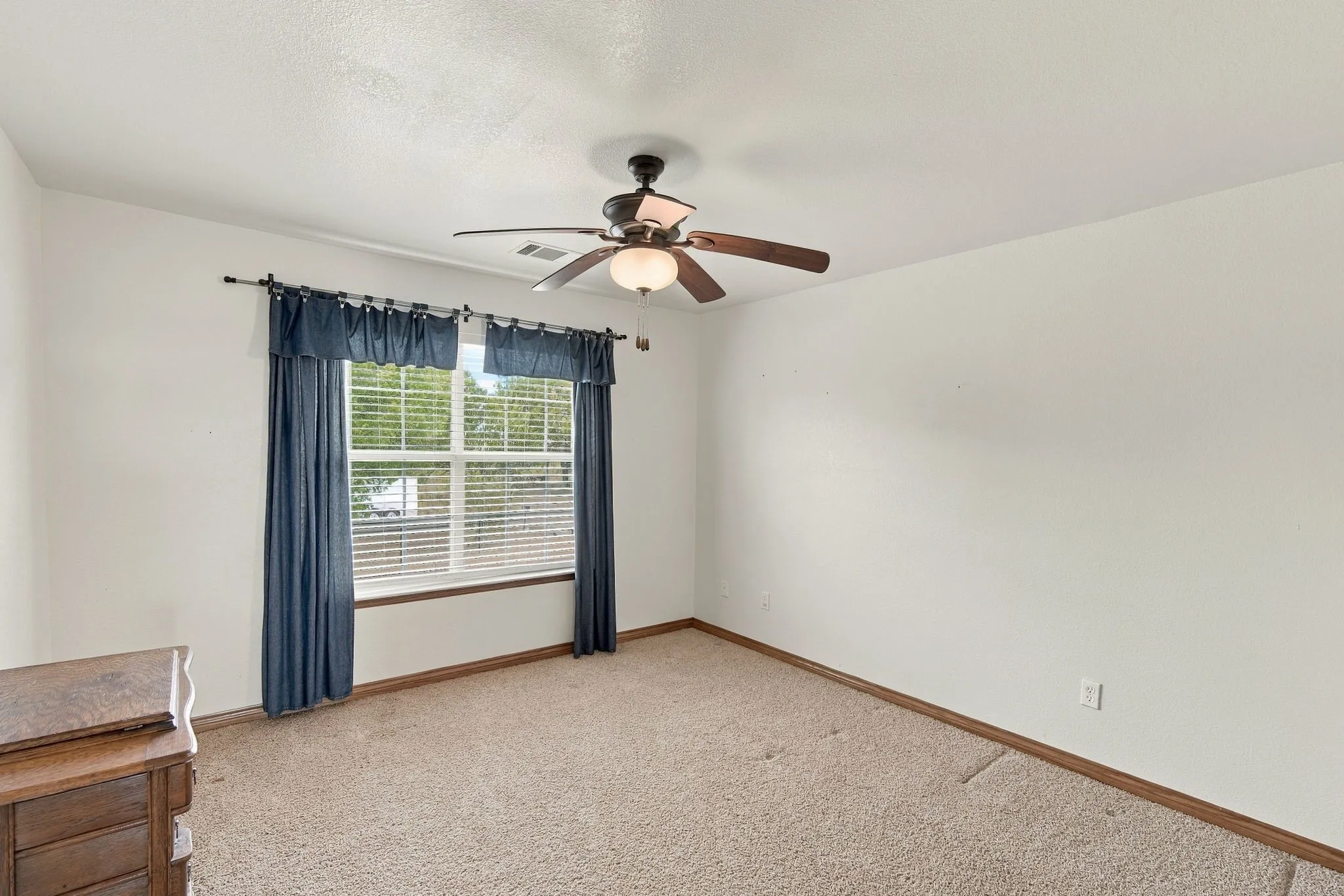 Single Family Residence For Sale in Ellis County , 1865 Old Maypearl Road, Waxahachie, Texas 75167, 4 Bedroom, 3 Bathroom, 2 Garage spaces, 2,953 Sqft, built in 2006, mls#21394642, Real Estate Agent in Waxahachie, Homes For Sale in Ellis county, Homes For Sale in Waxahachie, Realtor in Waxahachie Texas, Real Estate Brokerage Independent Realty Texas, Luminita Cordes Realtor