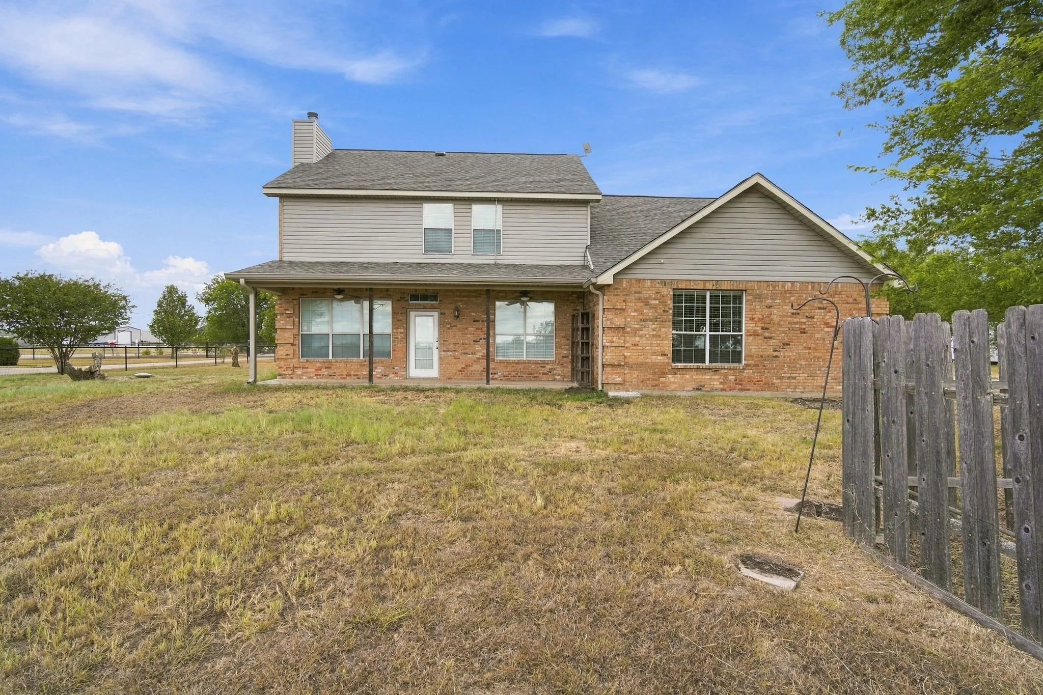 Single Family Residence For Sale in Ellis County , 1865 Old Maypearl Road, Waxahachie, Texas 75167, 4 Bedroom, 3 Bathroom, 2 Garage spaces, 2,953 Sqft, built in 2006, mls#21394642, Real Estate Agent in Waxahachie, Homes For Sale in Ellis county, Homes For Sale in Waxahachie, Realtor in Waxahachie Texas, Real Estate Brokerage Independent Realty Texas, Luminita Cordes Realtor