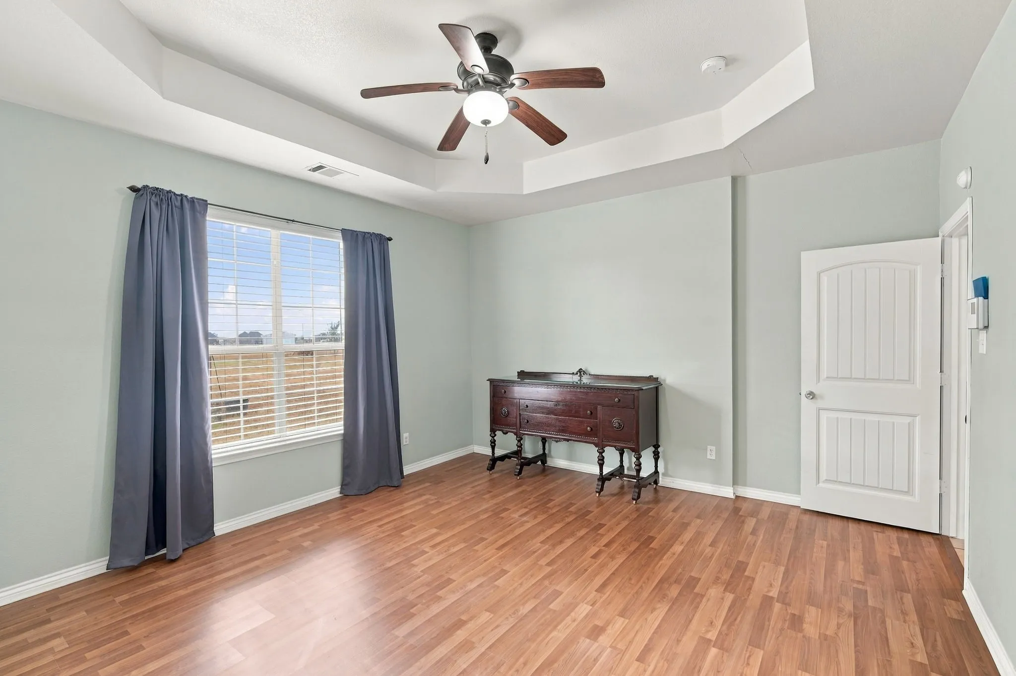 Single Family Residence For Sale in Ellis County , 1865 Old Maypearl Road, Waxahachie, Texas 75167, 4 Bedroom, 3 Bathroom, 2 Garage spaces, 2,953 Sqft, built in 2006, mls#21394642, Real Estate Agent in Waxahachie, Homes For Sale in Ellis county, Homes For Sale in Waxahachie, Realtor in Waxahachie Texas, Real Estate Brokerage Independent Realty Texas, Luminita Cordes Realtor