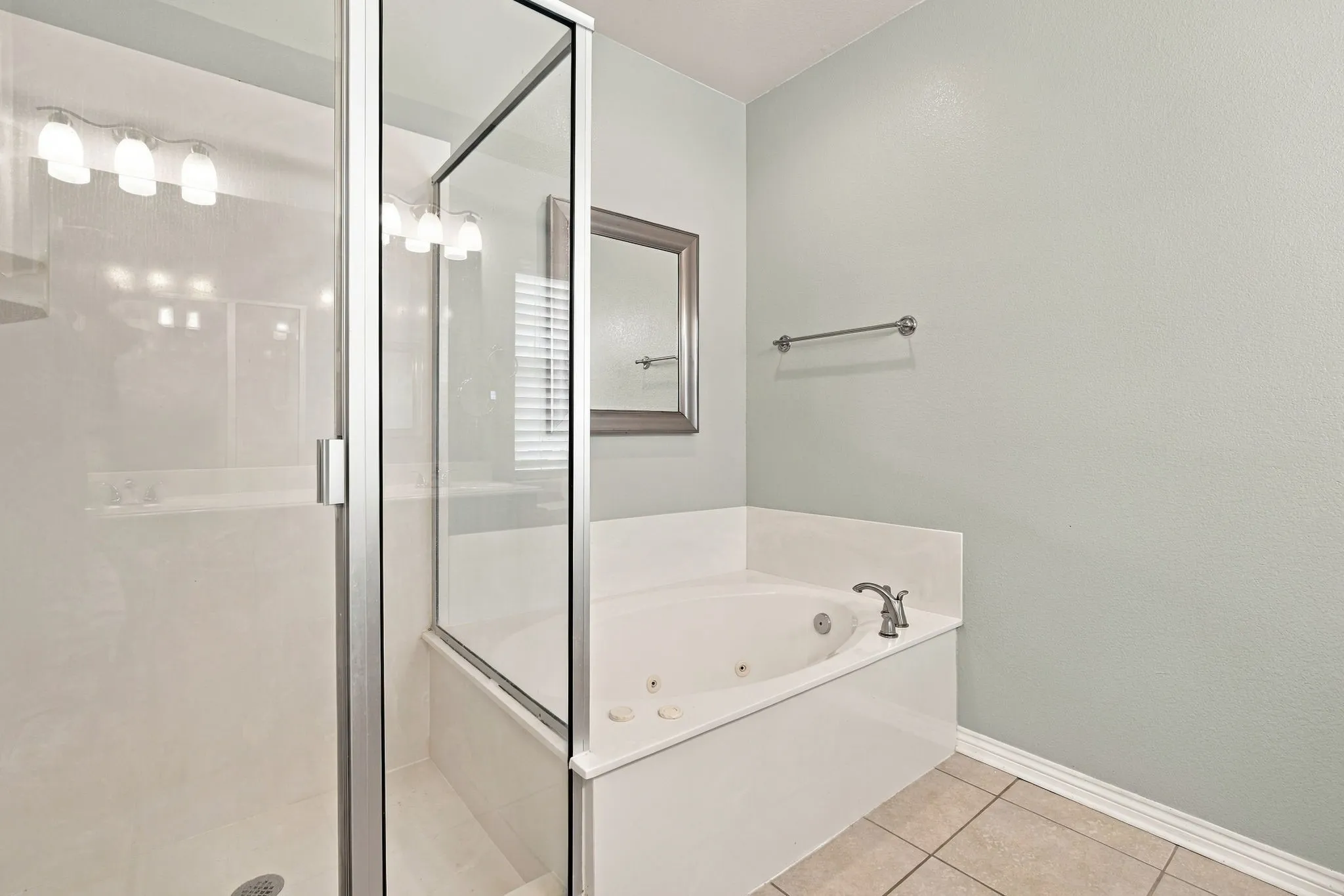 Single Family Residence For Sale in Ellis County , 1865 Old Maypearl Road, Waxahachie, Texas 75167, 4 Bedroom, 3 Bathroom, 2 Garage spaces, 2,953 Sqft, built in 2006, mls#21394642, Real Estate Agent in Waxahachie, Homes For Sale in Ellis county, Homes For Sale in Waxahachie, Realtor in Waxahachie Texas, Real Estate Brokerage Independent Realty Texas, Luminita Cordes Realtor