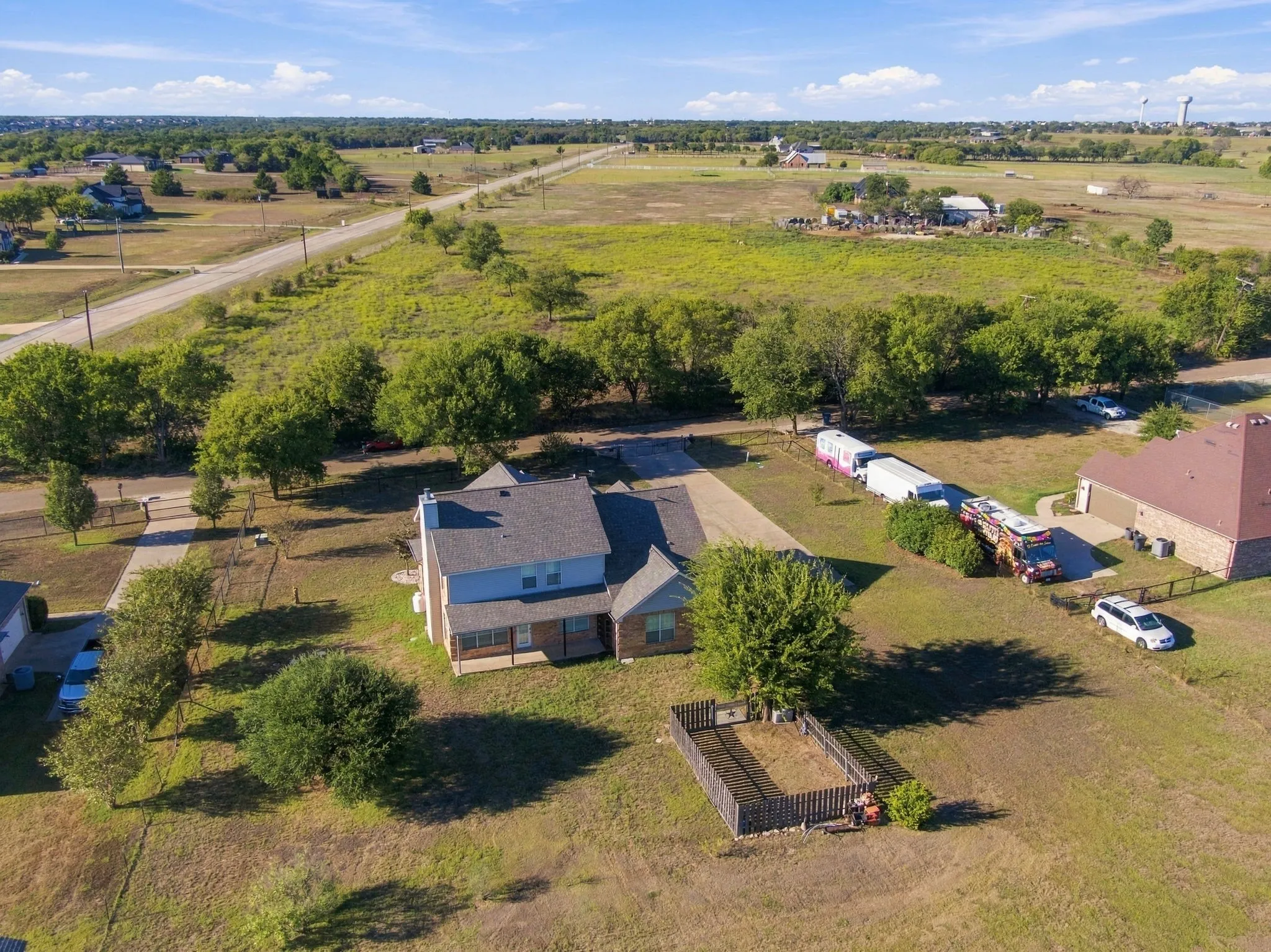 Single Family Residence For Sale in Ellis County , 1865 Old Maypearl Road, Waxahachie, Texas 75167, 4 Bedroom, 3 Bathroom, 2 Garage spaces, 2,953 Sqft, built in 2006, mls#21394642, Real Estate Agent in Waxahachie, Homes For Sale in Ellis county, Homes For Sale in Waxahachie, Realtor in Waxahachie Texas, Real Estate Brokerage Independent Realty Texas, Luminita Cordes Realtor