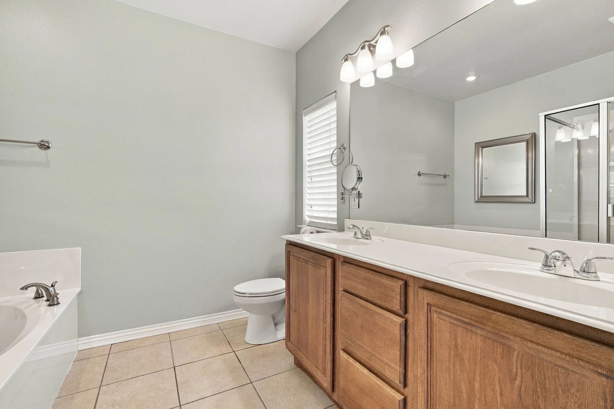 Single Family Residence For Sale in Ellis County , 1865 Old Maypearl Road, Waxahachie, Texas 75167, 4 Bedroom, 3 Bathroom, 2 Garage spaces, 2,953 Sqft, built in 2006, mls#21394642, Real Estate Agent in Waxahachie, Homes For Sale in Ellis county, Homes For Sale in Waxahachie, Realtor in Waxahachie Texas, Real Estate Brokerage Independent Realty Texas, Luminita Cordes Realtor