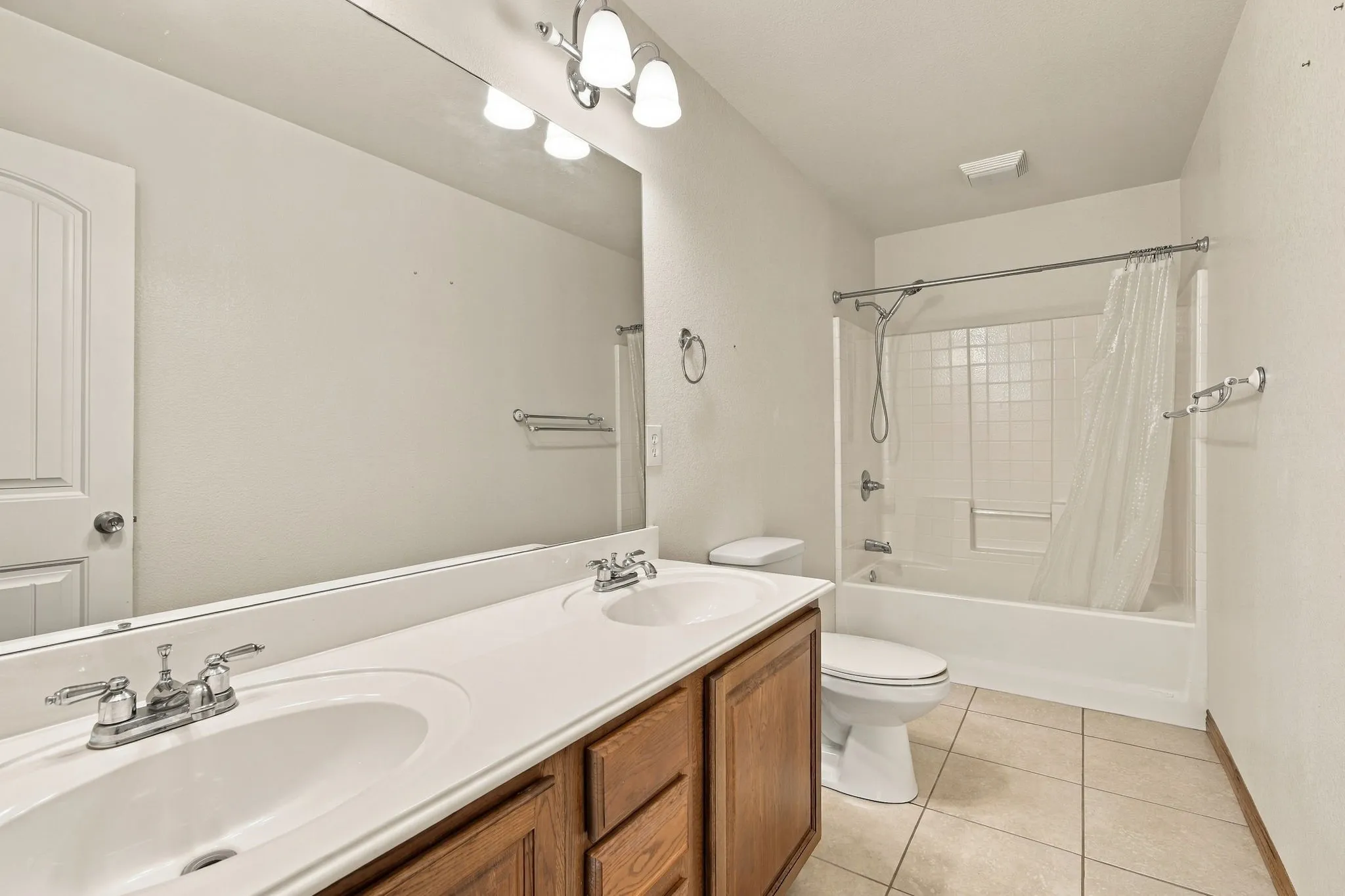 Single Family Residence For Sale in Ellis County , 1865 Old Maypearl Road, Waxahachie, Texas 75167, 4 Bedroom, 3 Bathroom, 2 Garage spaces, 2,953 Sqft, built in 2006, mls#21394642, Real Estate Agent in Waxahachie, Homes For Sale in Ellis county, Homes For Sale in Waxahachie, Realtor in Waxahachie Texas, Real Estate Brokerage Independent Realty Texas, Luminita Cordes Realtor