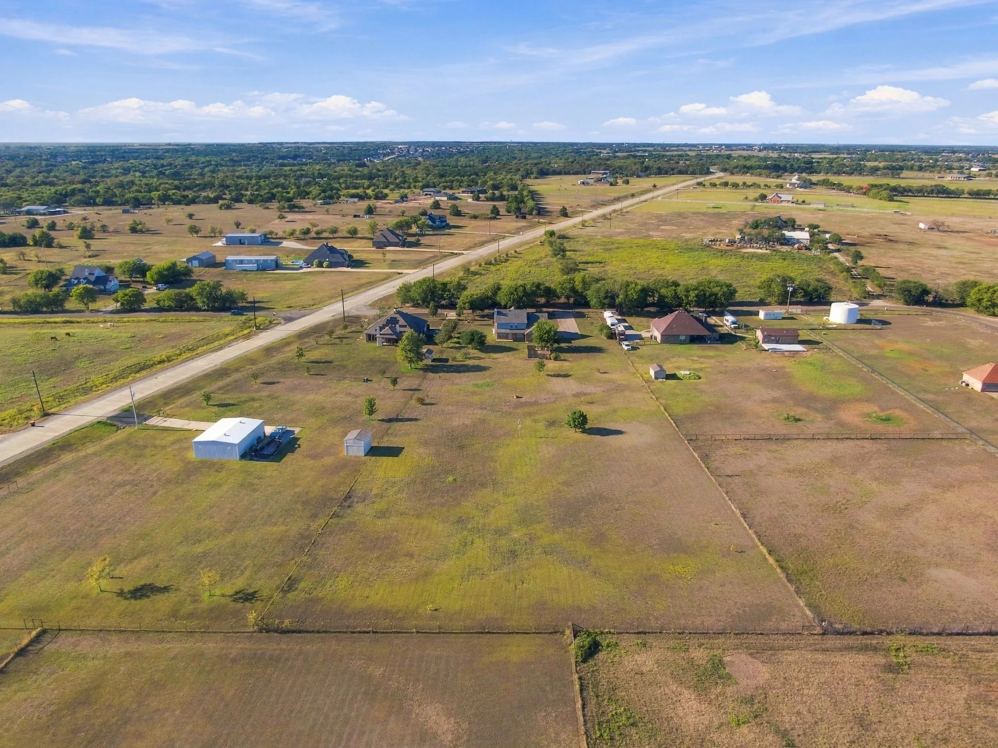 Single Family Residence For Sale in Ellis County , 1865 Old Maypearl Road, Waxahachie, Texas 75167, 4 Bedroom, 3 Bathroom, 2 Garage spaces, 2,953 Sqft, built in 2006, mls#21394642, Real Estate Agent in Waxahachie, Homes For Sale in Ellis county, Homes For Sale in Waxahachie, Realtor in Waxahachie Texas, Real Estate Brokerage Independent Realty Texas, Luminita Cordes Realtor