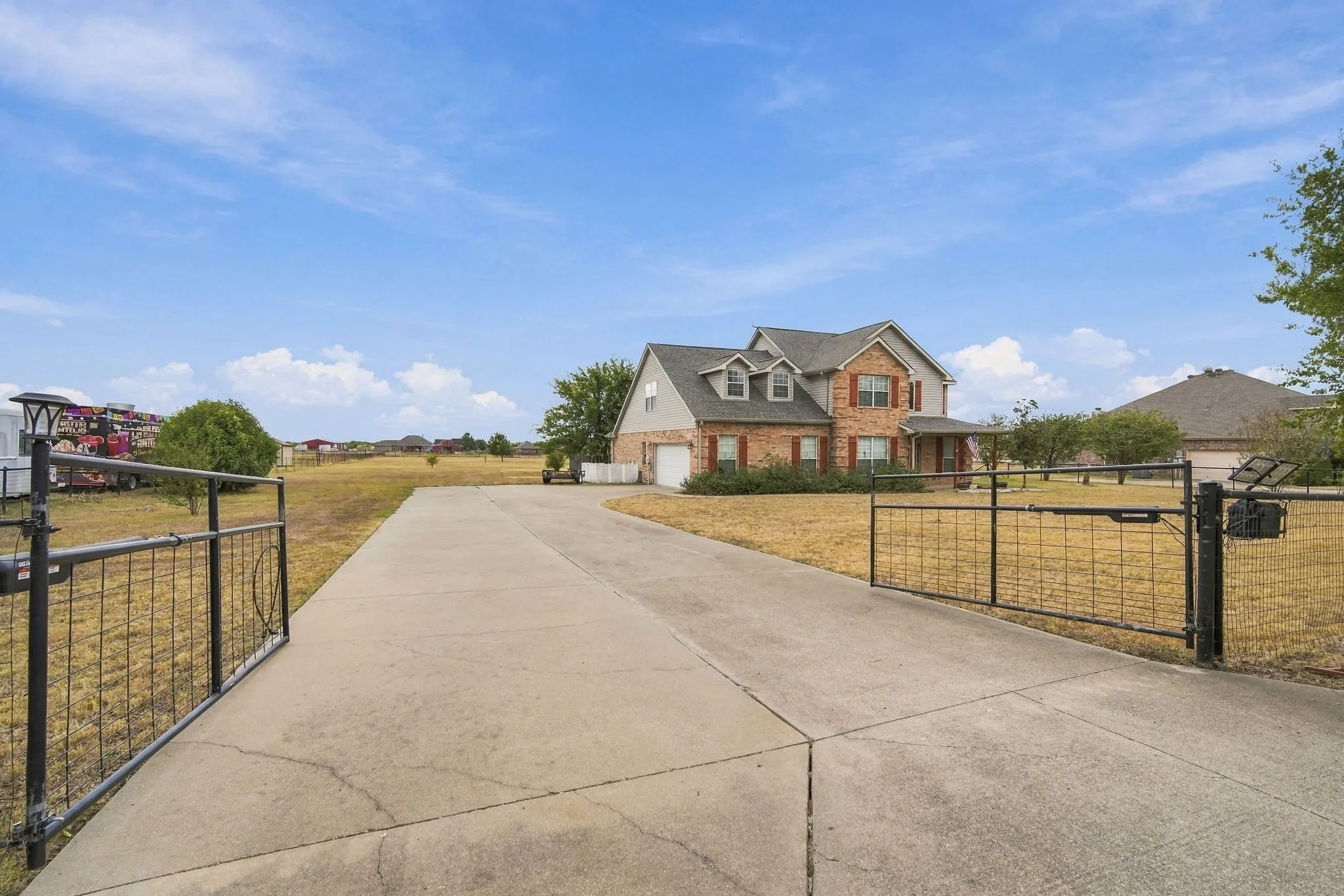Single Family Residence For Sale in Ellis County , 1865 Old Maypearl Road, Waxahachie, Texas 75167, 4 Bedroom, 3 Bathroom, 2 Garage spaces, 2,953 Sqft, built in 2006, mls#21394642, Real Estate Agent in Waxahachie, Homes For Sale in Ellis county, Homes For Sale in Waxahachie, Realtor in Waxahachie Texas, Real Estate Brokerage Independent Realty Texas, Luminita Cordes Realtor