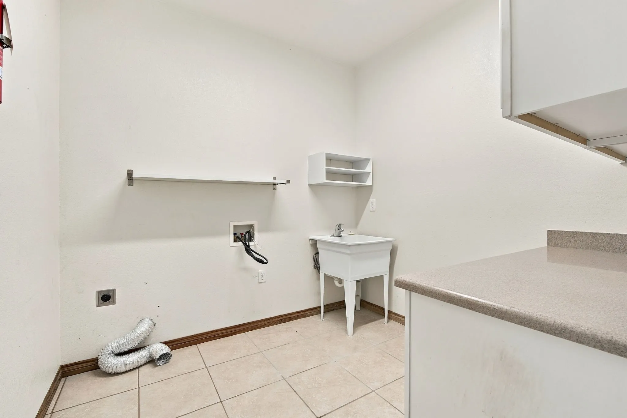 Single Family Residence For Sale in Ellis County , 1865 Old Maypearl Road, Waxahachie, Texas 75167, 4 Bedroom, 3 Bathroom, 2 Garage spaces, 2,953 Sqft, built in 2006, mls#21394642, Real Estate Agent in Waxahachie, Homes For Sale in Ellis county, Homes For Sale in Waxahachie, Realtor in Waxahachie Texas, Real Estate Brokerage Independent Realty Texas, Luminita Cordes Realtor