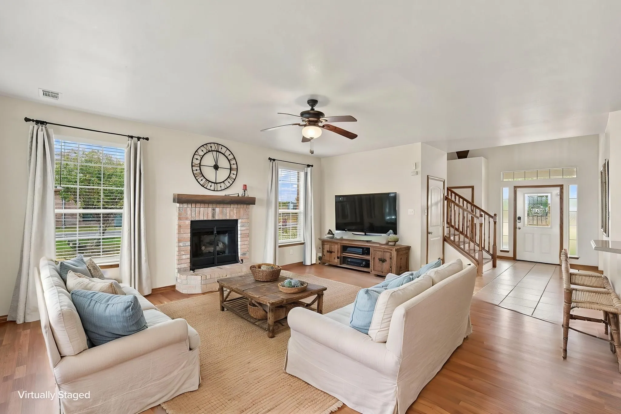 Single Family Residence For Sale in Ellis County , 1865 Old Maypearl Road, Waxahachie, Texas 75167, 4 Bedroom, 3 Bathroom, 2 Garage spaces, 2,953 Sqft, built in 2006, mls#21394642, Real Estate Agent in Waxahachie, Homes For Sale in Ellis county, Homes For Sale in Waxahachie, Realtor in Waxahachie Texas, Real Estate Brokerage Independent Realty Texas, Luminita Cordes Realtor