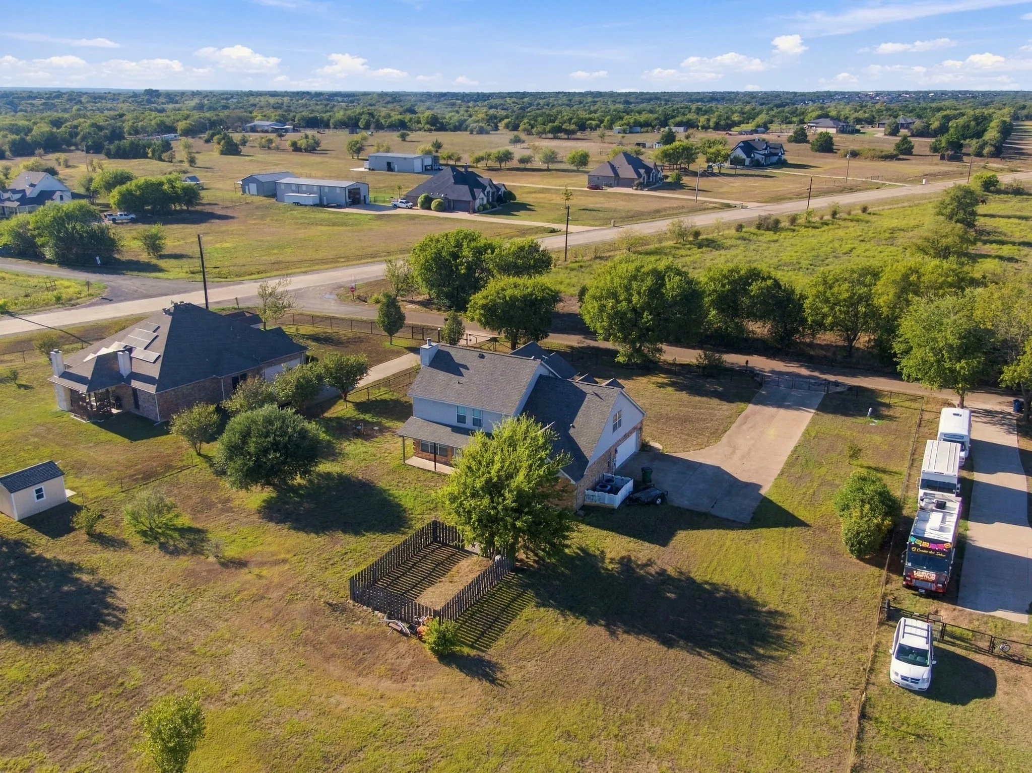 Single Family Residence For Sale in Ellis County , 1865 Old Maypearl Road, Waxahachie, Texas 75167, 4 Bedroom, 3 Bathroom, 2 Garage spaces, 2,953 Sqft, built in 2006, mls#21394642, Real Estate Agent in Waxahachie, Homes For Sale in Ellis county, Homes For Sale in Waxahachie, Realtor in Waxahachie Texas, Real Estate Brokerage Independent Realty Texas, Luminita Cordes Realtor