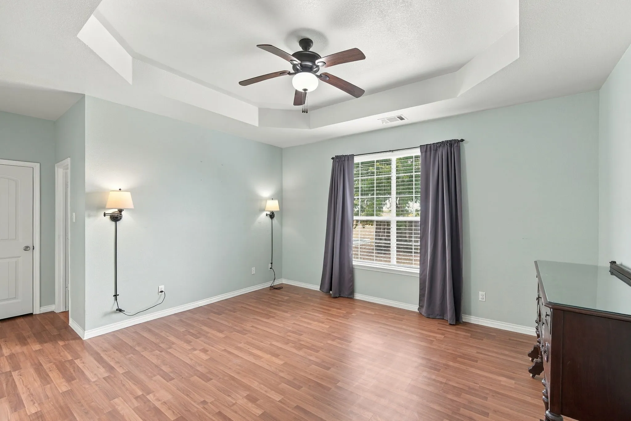 Single Family Residence For Sale in Ellis County , 1865 Old Maypearl Road, Waxahachie, Texas 75167, 4 Bedroom, 3 Bathroom, 2 Garage spaces, 2,953 Sqft, built in 2006, mls#21394642, Real Estate Agent in Waxahachie, Homes For Sale in Ellis county, Homes For Sale in Waxahachie, Realtor in Waxahachie Texas, Real Estate Brokerage Independent Realty Texas, Luminita Cordes Realtor