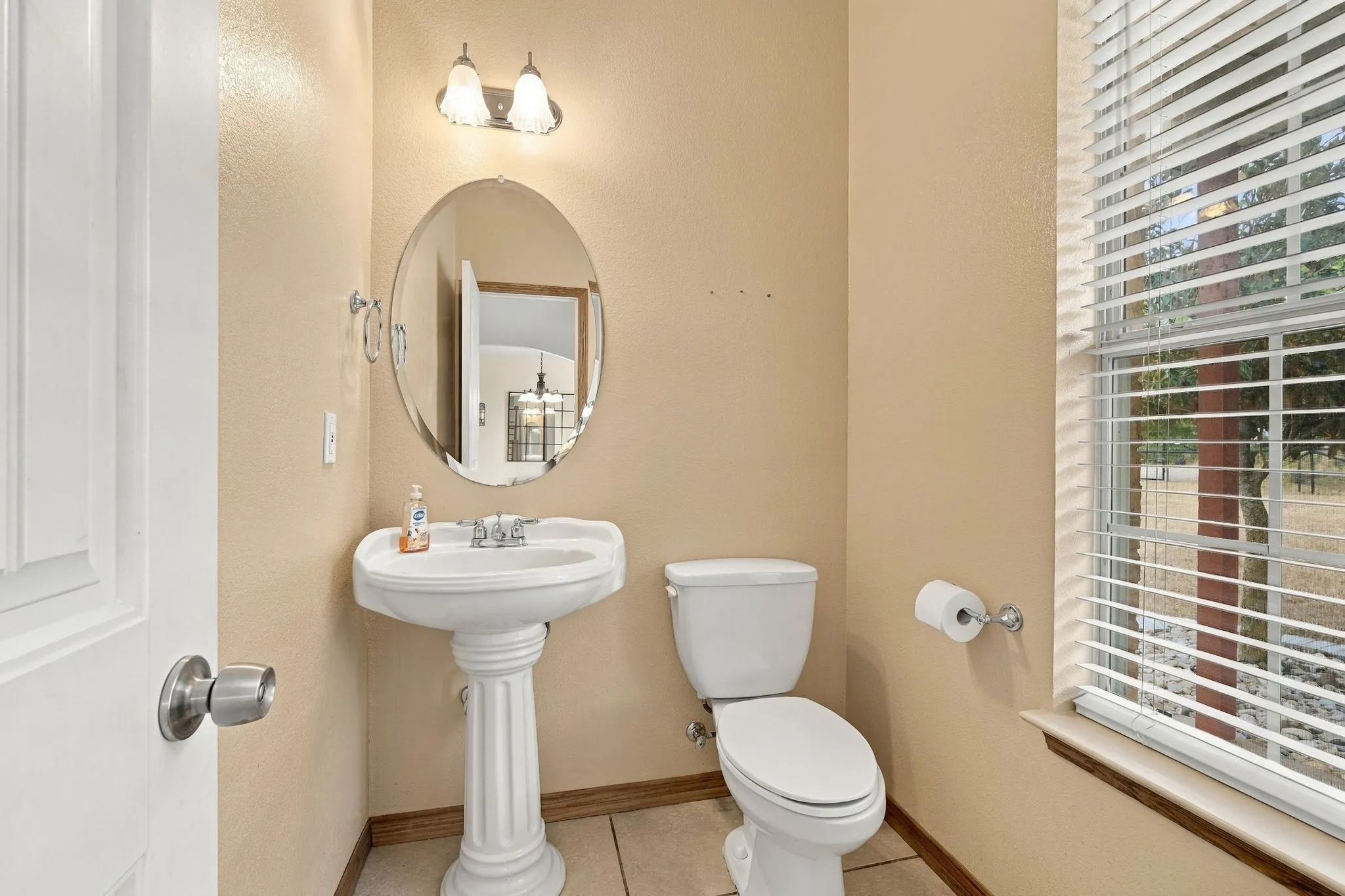 Single Family Residence For Sale in Ellis County , 1865 Old Maypearl Road, Waxahachie, Texas 75167, 4 Bedroom, 3 Bathroom, 2 Garage spaces, 2,953 Sqft, built in 2006, mls#21394642, Real Estate Agent in Waxahachie, Homes For Sale in Ellis county, Homes For Sale in Waxahachie, Realtor in Waxahachie Texas, Real Estate Brokerage Independent Realty Texas, Luminita Cordes Realtor