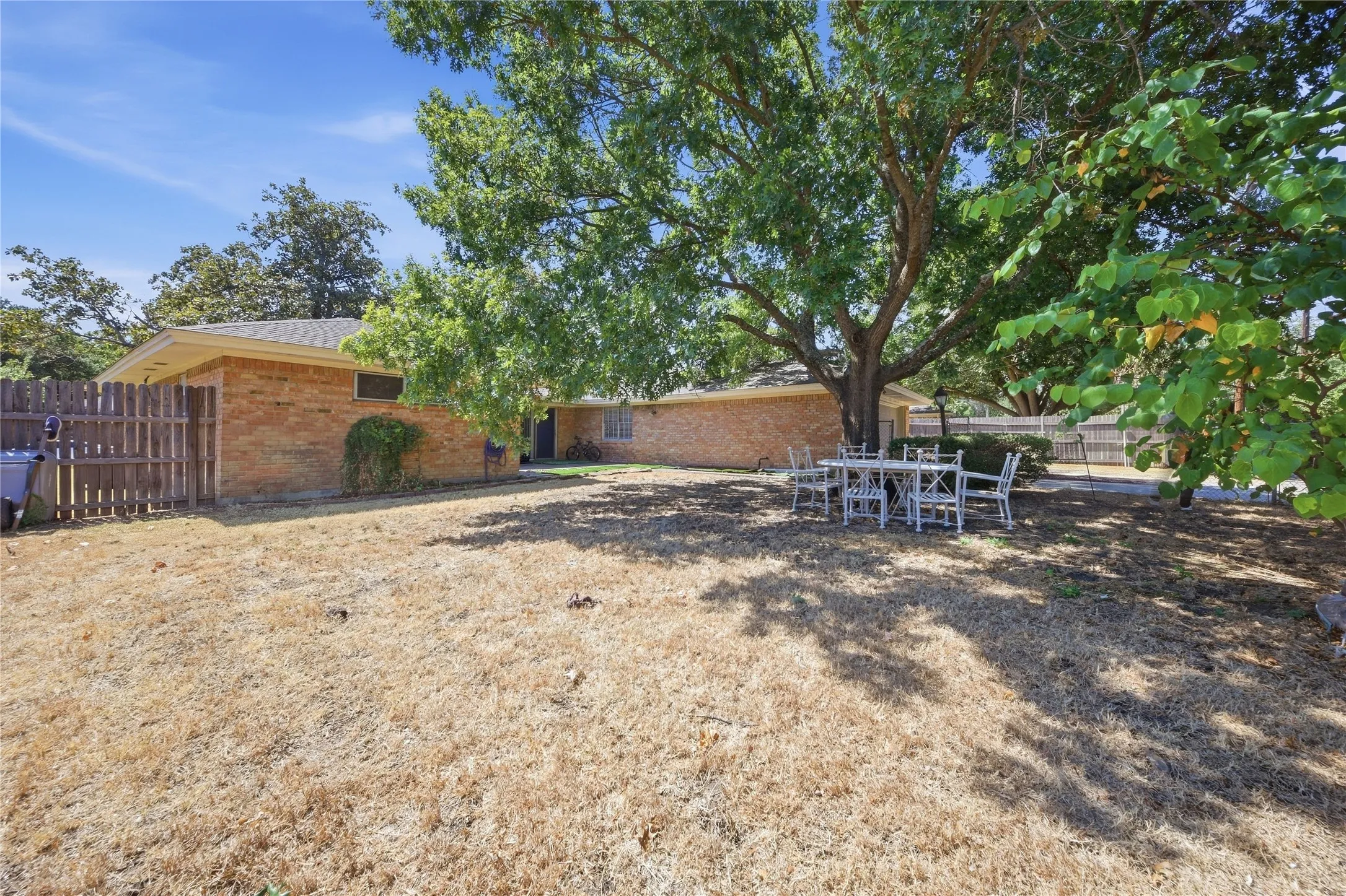 Single Family Residence For Sale in Collin County , 2909 Natalie Drive, Plano, Texas 75074, 6 Bedroom, 2 Bathroom, Garage spaces, 2,284 Sqft, built in 1966, mls#21393925, Real Estate Agent in Plano, Homes For Sale in Collin county, Homes For Sale in Plano, Realtor in Plano Texas, Real Estate Brokerage Independent Realty Texas, Luminita Cordes Realtor