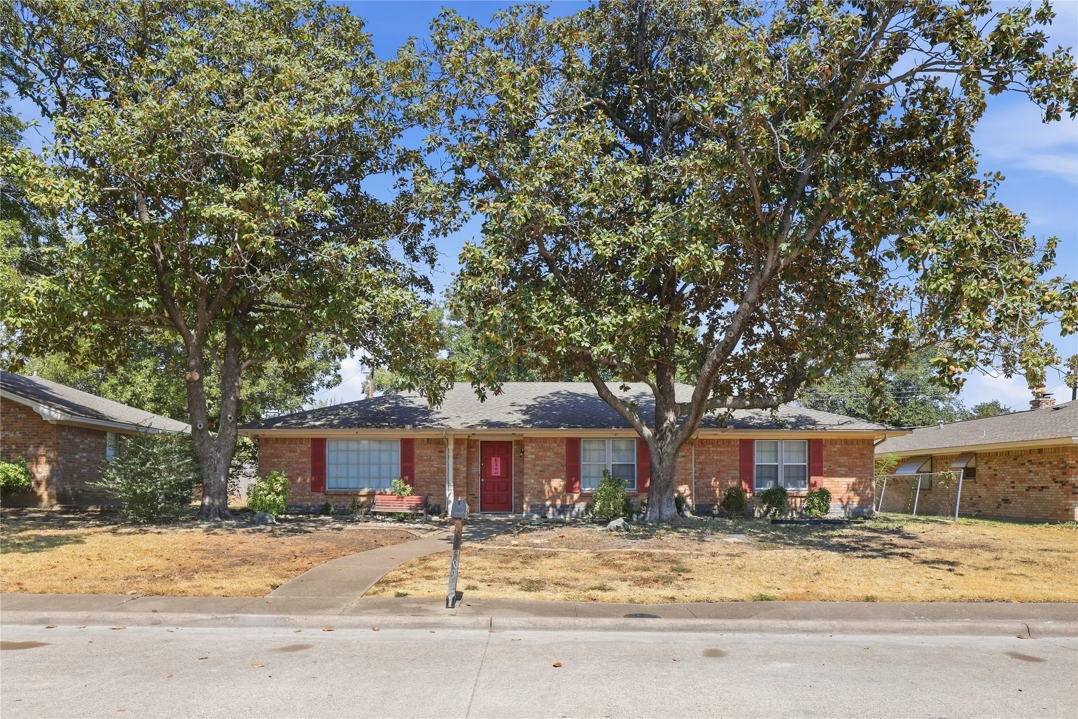 Single Family Residence For Sale in Collin County , 2909 Natalie Drive, Plano, Texas 75074, 6 Bedroom, 2 Bathroom, Garage spaces, 2,284 Sqft, built in 1966, mls#21393925, Real Estate Agent in Plano, Homes For Sale in Collin county, Homes For Sale in Plano, Realtor in Plano Texas, Real Estate Brokerage Independent Realty Texas, Luminita Cordes Realtor