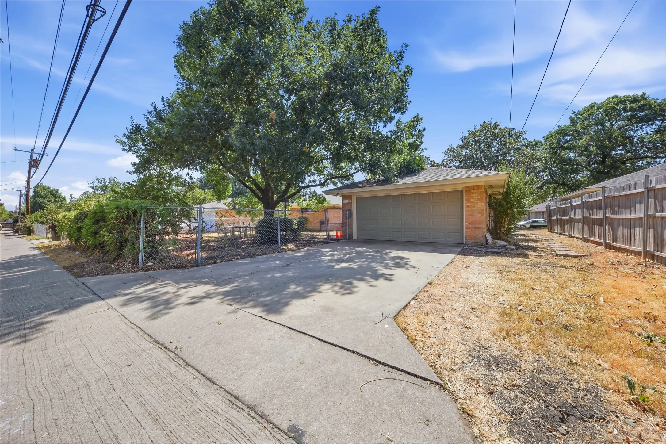 Single Family Residence For Sale in Collin County , 2909 Natalie Drive, Plano, Texas 75074, 6 Bedroom, 2 Bathroom, Garage spaces, 2,284 Sqft, built in 1966, mls#21393925, Real Estate Agent in Plano, Homes For Sale in Collin county, Homes For Sale in Plano, Realtor in Plano Texas, Real Estate Brokerage Independent Realty Texas, Luminita Cordes Realtor