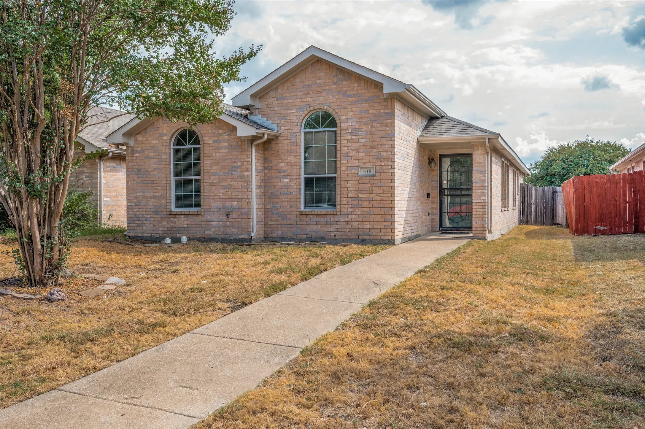 Single Family Residence For Sale in Dallas County , 518 Monarch Drive, Lancaster, Texas 75146, 3 Bedroom, 3 Bathroom, 2 Garage spaces, 1,887 Sqft, built in 2002, mls#21394643, Real Estate Agent in Lancaster, Homes For Sale in Dallas county, Homes For Sale in Lancaster, Realtor in Lancaster Texas, Real Estate Brokerage Independent Realty Texas, Luminita Cordes Realtor