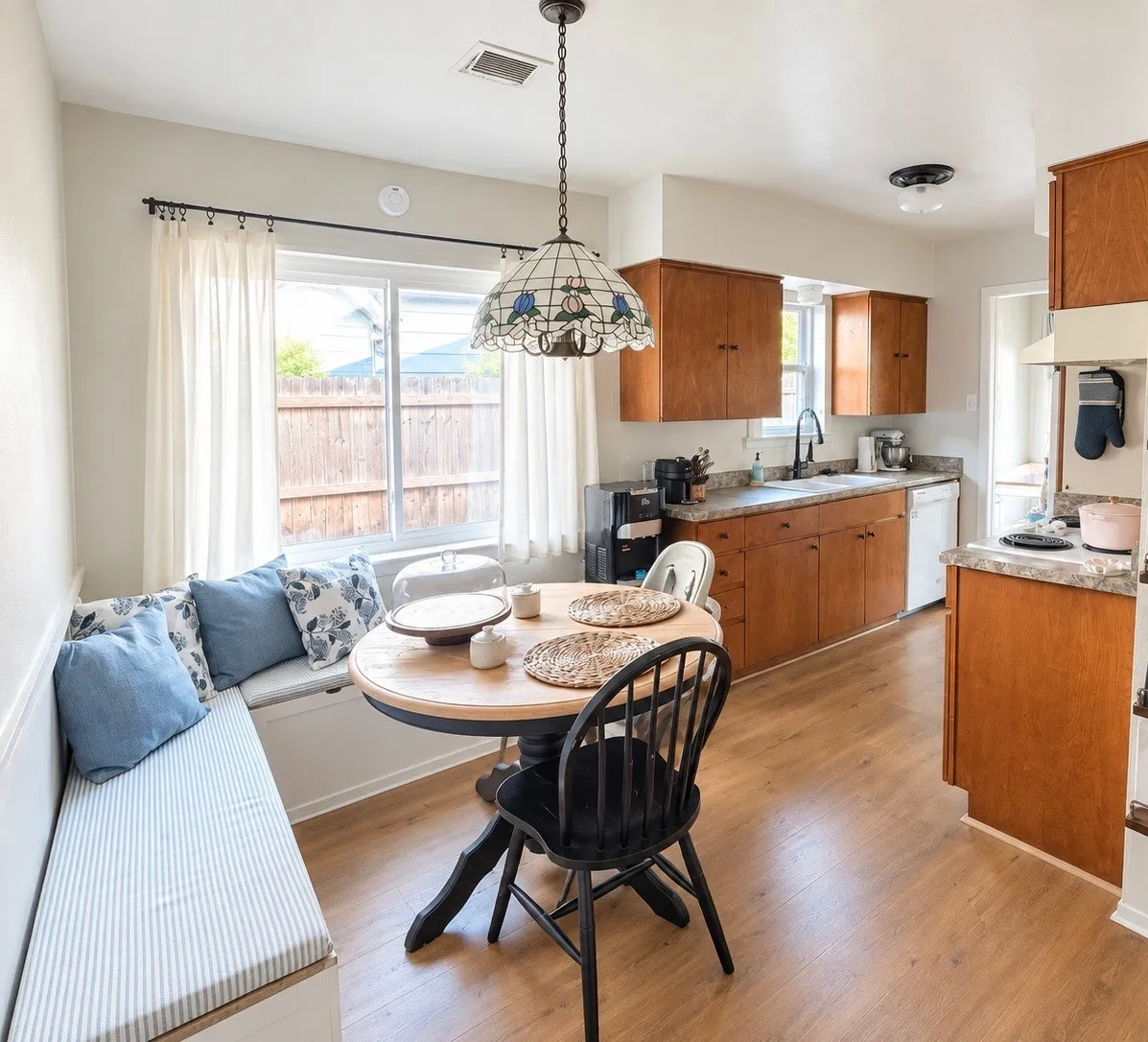 Single Family Residence For Sale in Dallas County , 2701 Briarcliff Drive, Irving, Texas 75062, 3 Bedroom, 2 Bathroom, 2 Garage spaces, 1,378 Sqft, built in 1963, mls#21393916, Real Estate Agent in Irving, Homes For Sale in Dallas county, Homes For Sale in Irving, Realtor in Irving Texas, Real Estate Brokerage Independent Realty Texas, Luminita Cordes Realtor