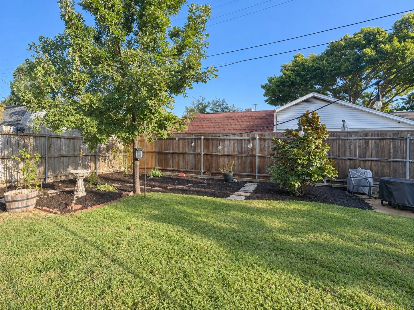 Single Family Residence For Sale in Dallas County , 2701 Briarcliff Drive, Irving, Texas 75062, 3 Bedroom, 2 Bathroom, 2 Garage spaces, 1,378 Sqft, built in 1963, mls#21393916, Real Estate Agent in Irving, Homes For Sale in Dallas county, Homes For Sale in Irving, Realtor in Irving Texas, Real Estate Brokerage Independent Realty Texas, Luminita Cordes Realtor