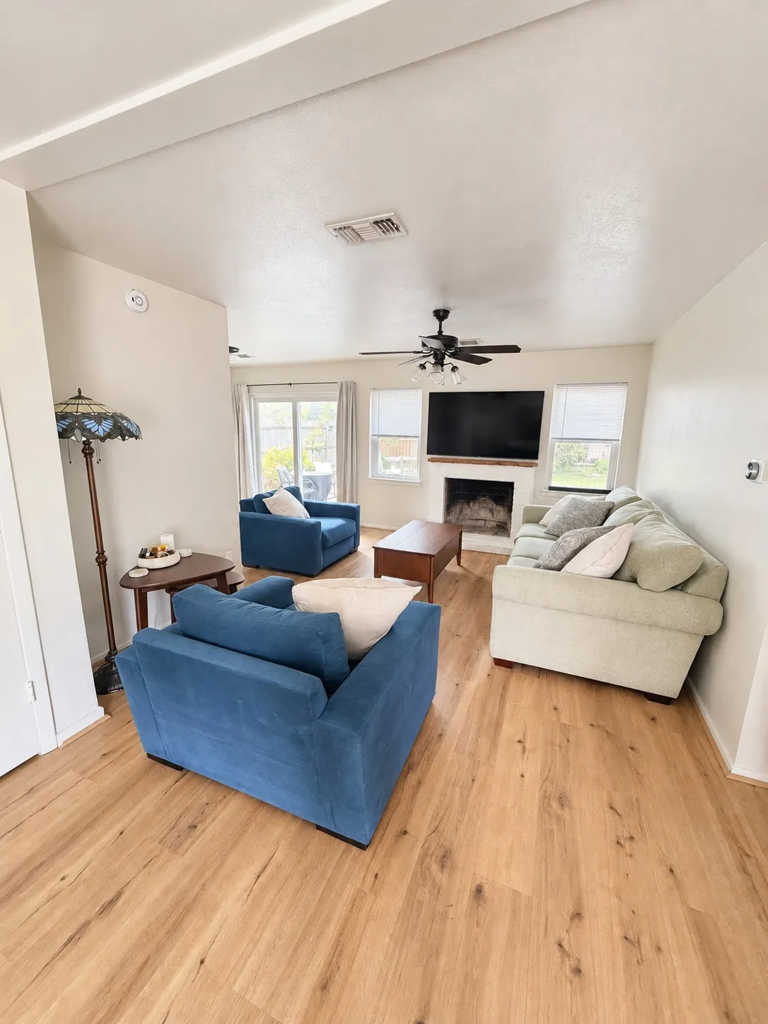 Single Family Residence For Sale in Dallas County , 2701 Briarcliff Drive, Irving, Texas 75062, 3 Bedroom, 2 Bathroom, 2 Garage spaces, 1,378 Sqft, built in 1963, mls#21393916, Real Estate Agent in Irving, Homes For Sale in Dallas county, Homes For Sale in Irving, Realtor in Irving Texas, Real Estate Brokerage Independent Realty Texas, Luminita Cordes Realtor