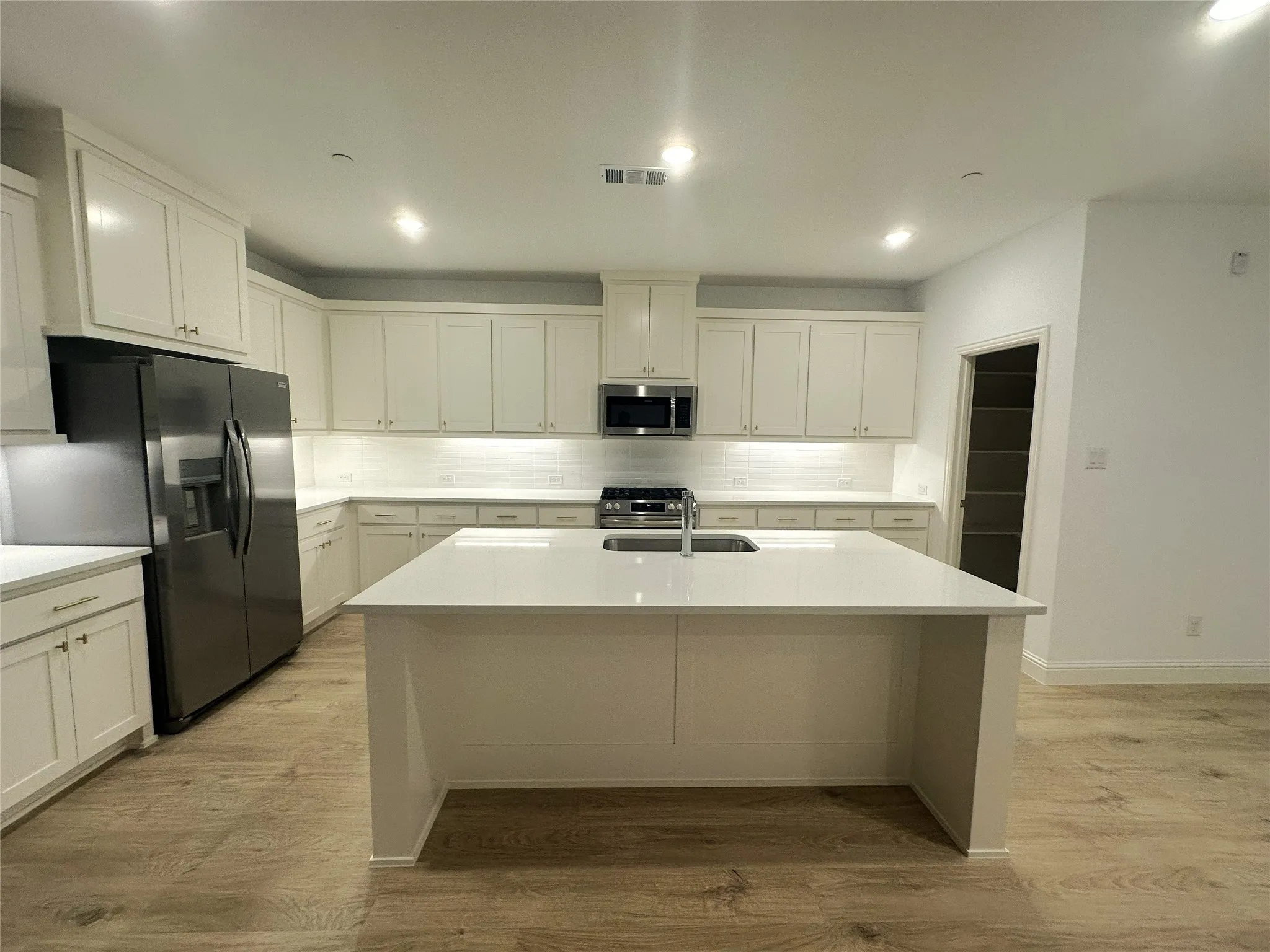 Townhouse For Rent in Collin County , 8924 Scarp Hill Lane, Frisco, Texas 75035, 3 Bedroom, 3 Bathroom, 2 Garage spaces, 2,150 Sqft, built in 2025, mls#21394657, Real Estate Agent in Frisco, Homes For Rent in Collin county, Homes For Rent in Frisco, Realtor in Frisco Texas, Real Estate Brokerage Independent Realty Texas, Luminita Cordes Realtor