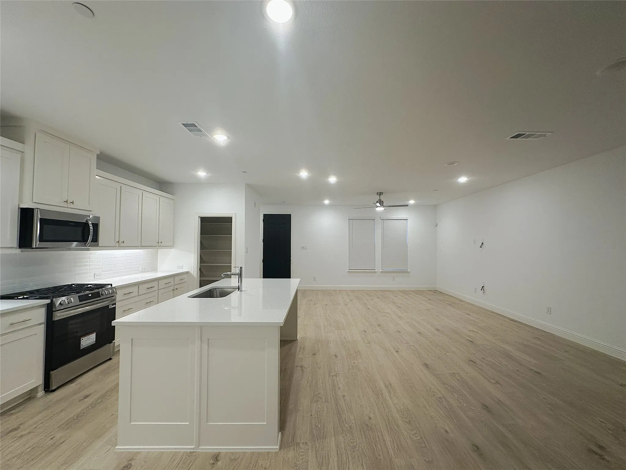 Townhouse For Rent in Collin County , 8924 Scarp Hill Lane, Frisco, Texas 75035, 3 Bedroom, 3 Bathroom, 2 Garage spaces, 2,150 Sqft, built in 2025, mls#21394657, Real Estate Agent in Frisco, Homes For Rent in Collin county, Homes For Rent in Frisco, Realtor in Frisco Texas, Real Estate Brokerage Independent Realty Texas, Luminita Cordes Realtor