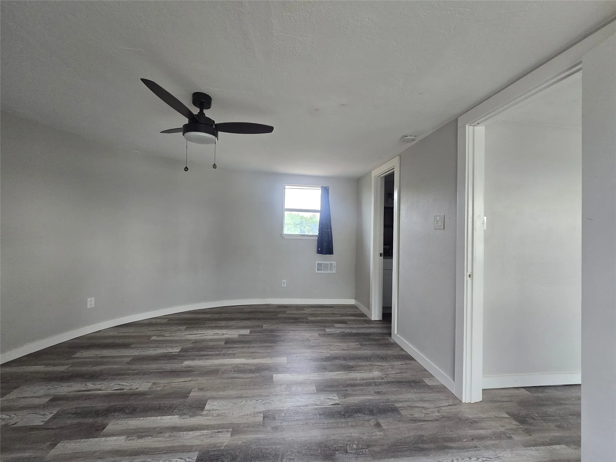 Single Family Residence For Sale in Eastland County , 507 S Ostrom Avenue, Eastland, Texas 76448, 3 Bedroom, 3 Bathroom, 2 Garage spaces, 2,336 Sqft, built in 1975, mls#21391794, Real Estate Agent in Eastland, Homes For Sale in Eastland county, Homes For Sale in Eastland, Realtor in Eastland Texas, Real Estate Brokerage Independent Realty Texas, Luminita Cordes Realtor