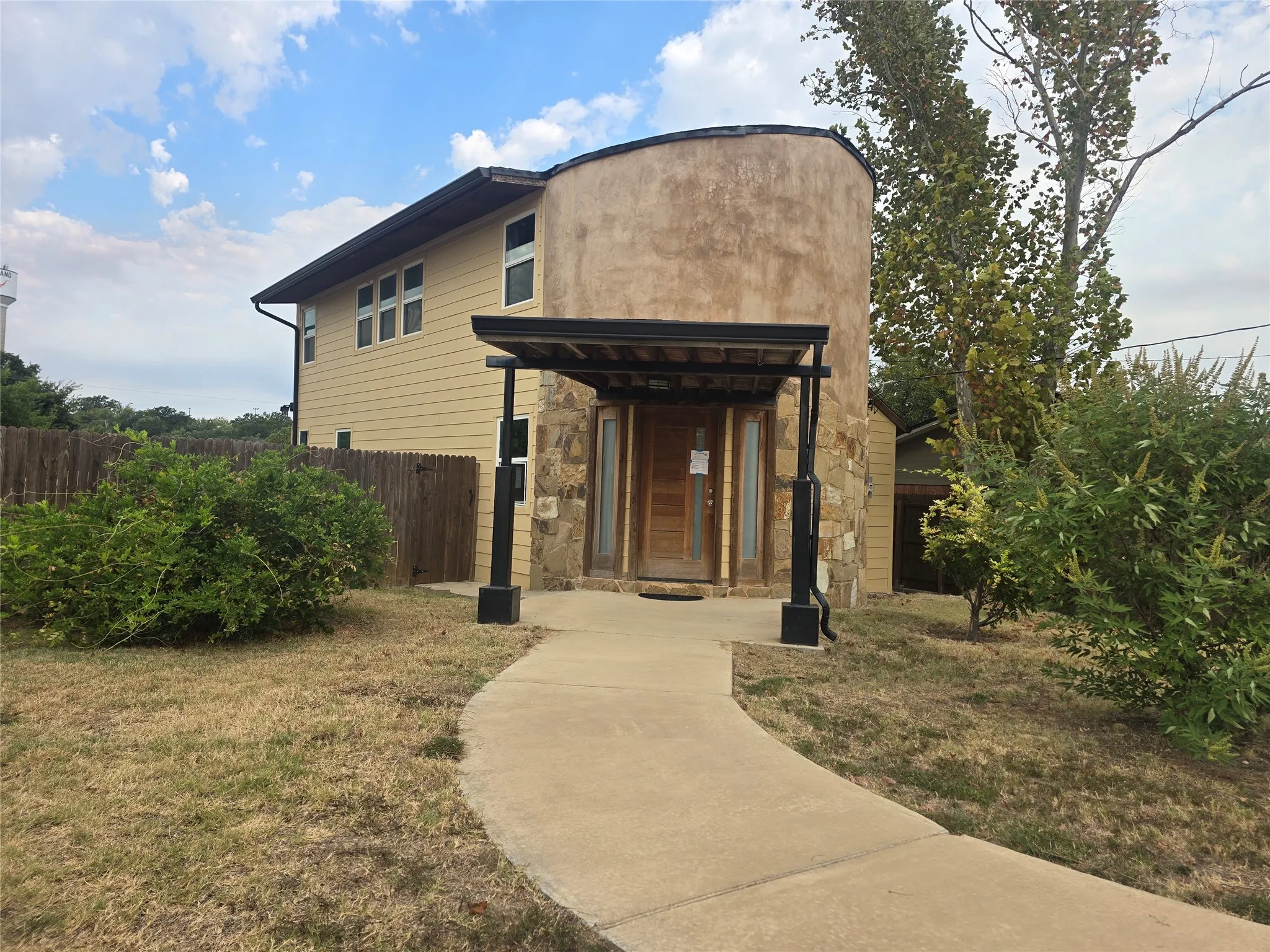 Single Family Residence For Sale in Eastland County , 507 S Ostrom Avenue, Eastland, Texas 76448, 3 Bedroom, 3 Bathroom, 2 Garage spaces, 2,336 Sqft, built in 1975, mls#21391794, Real Estate Agent in Eastland, Homes For Sale in Eastland county, Homes For Sale in Eastland, Realtor in Eastland Texas, Real Estate Brokerage Independent Realty Texas, Luminita Cordes Realtor