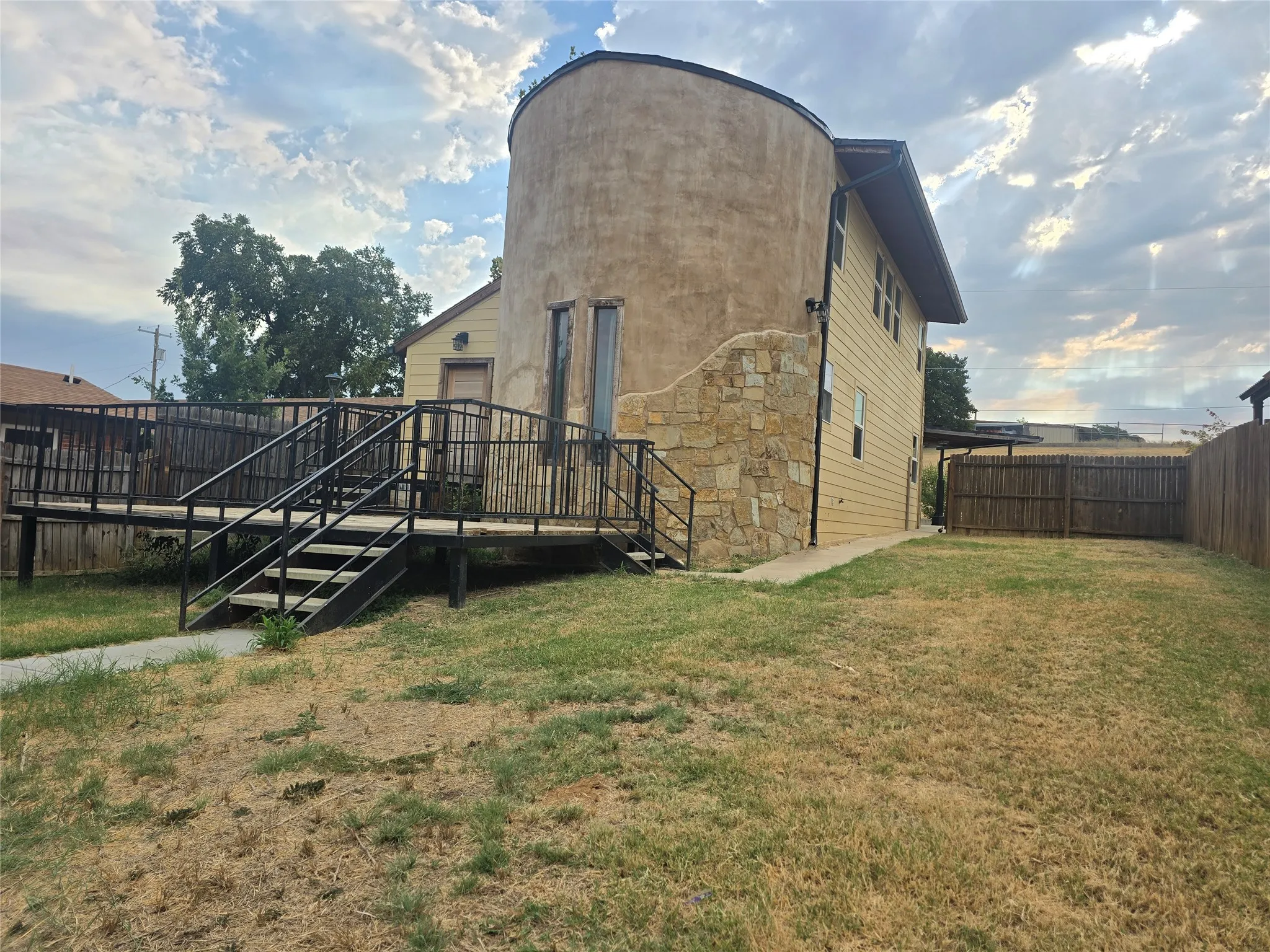Single Family Residence For Sale in Eastland County , 507 S Ostrom Avenue, Eastland, Texas 76448, 3 Bedroom, 3 Bathroom, 2 Garage spaces, 2,336 Sqft, built in 1975, mls#21391794, Real Estate Agent in Eastland, Homes For Sale in Eastland county, Homes For Sale in Eastland, Realtor in Eastland Texas, Real Estate Brokerage Independent Realty Texas, Luminita Cordes Realtor