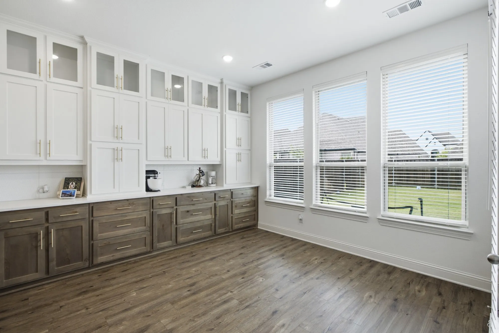 Single Family Residence For Rent in Collin County , 2602 Delta Drive, Melissa, Texas 75454, 5 Bedroom, 5 Bathroom, 3 Garage spaces, 3,969 Sqft, built in 2021, mls#21394662, Real Estate Agent in Melissa, Homes For Rent in Collin county, Homes For Rent in Melissa, Realtor in Melissa Texas, Real Estate Brokerage Independent Realty Texas, Luminita Cordes Realtor