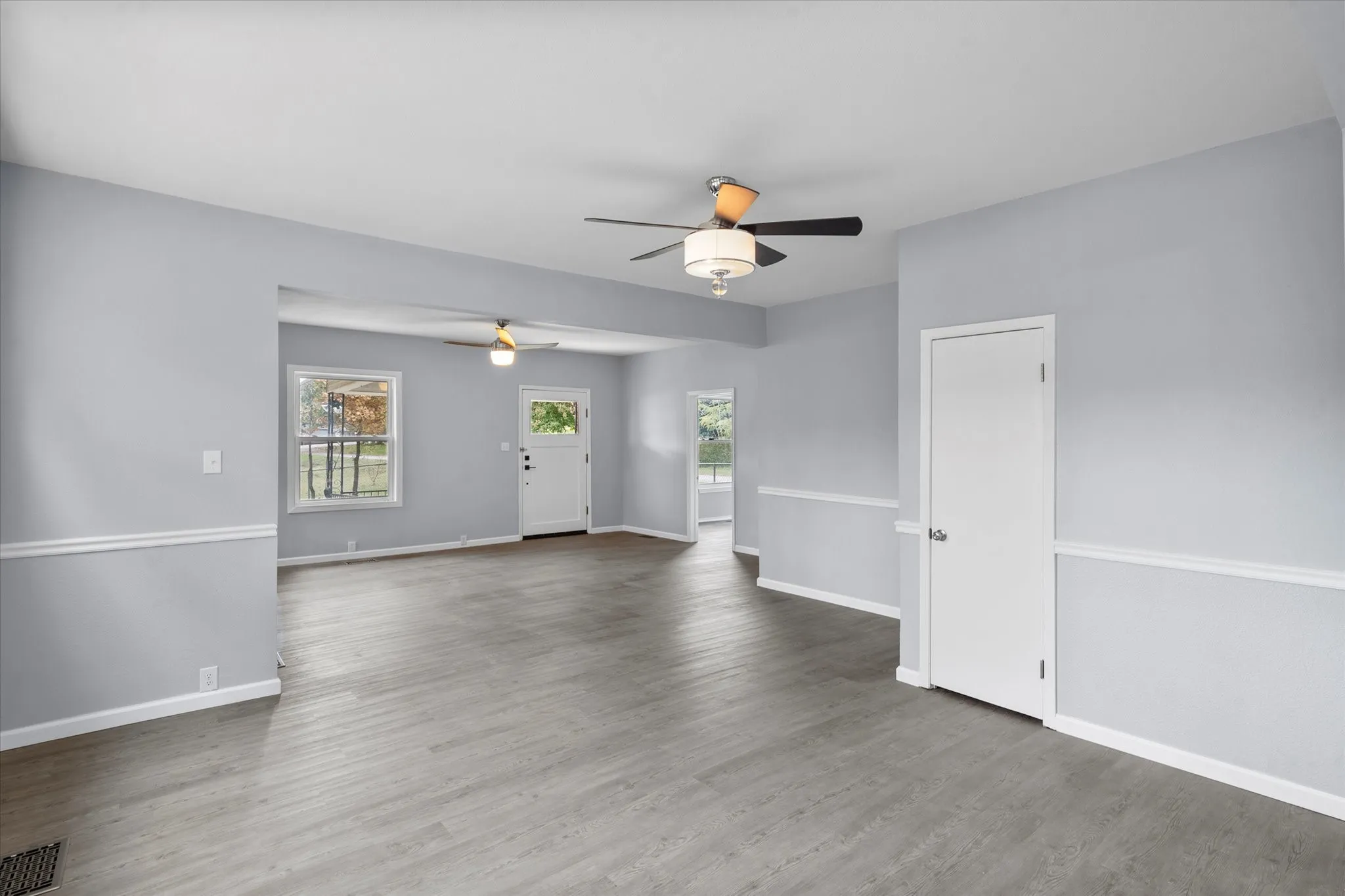 Single Family Residence For Sale in Tarrant County , 3815 Lucy Trimble Road, Burleson, Texas 76028, 5 Bedroom, 2 Bathroom, 3 Garage spaces, 2,724 Sqft, built in 1963, mls#21393247, Real Estate Agent in Burleson, Homes For Sale in Tarrant county, Homes For Sale in Burleson, Realtor in Burleson Texas, Real Estate Brokerage Independent Realty Texas, Luminita Cordes Realtor
