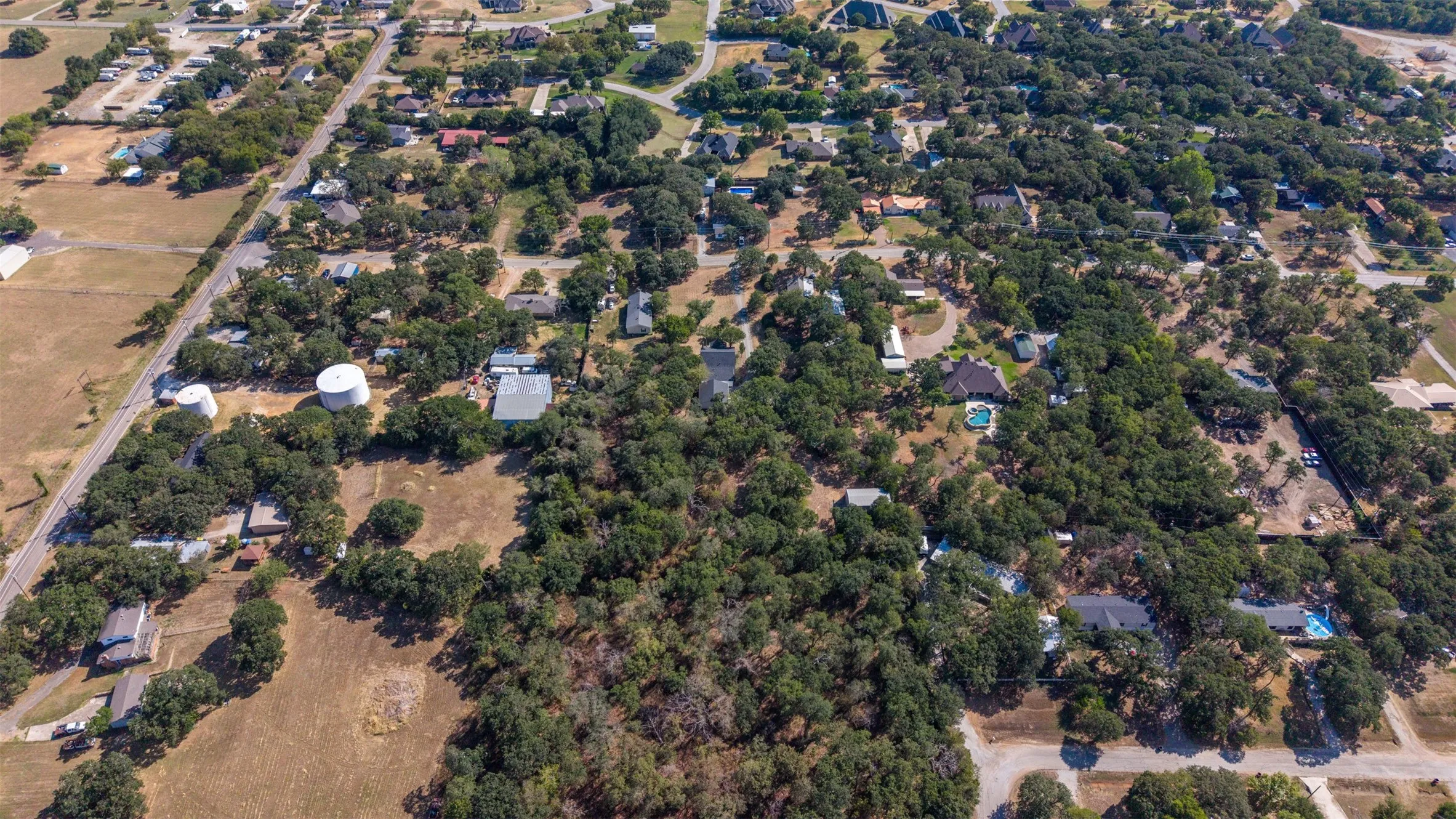 Single Family Residence For Sale in Tarrant County , 3815 Lucy Trimble Road, Burleson, Texas 76028, 5 Bedroom, 2 Bathroom, 3 Garage spaces, 2,724 Sqft, built in 1963, mls#21393247, Real Estate Agent in Burleson, Homes For Sale in Tarrant county, Homes For Sale in Burleson, Realtor in Burleson Texas, Real Estate Brokerage Independent Realty Texas, Luminita Cordes Realtor