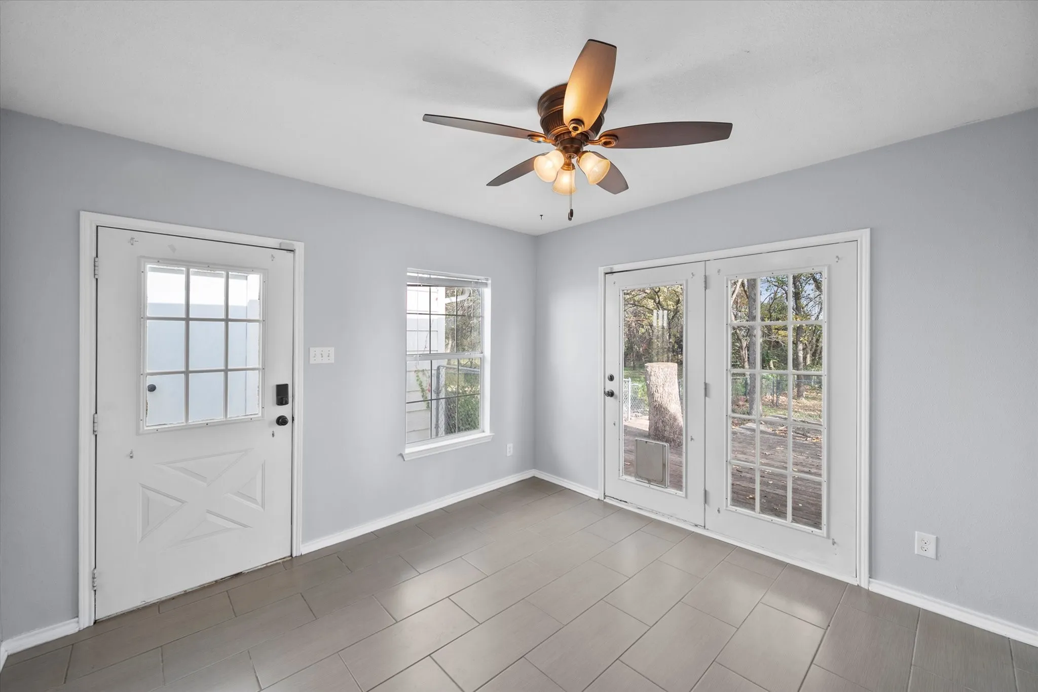 Single Family Residence For Sale in Tarrant County , 3815 Lucy Trimble Road, Burleson, Texas 76028, 5 Bedroom, 2 Bathroom, 3 Garage spaces, 2,724 Sqft, built in 1963, mls#21393247, Real Estate Agent in Burleson, Homes For Sale in Tarrant county, Homes For Sale in Burleson, Realtor in Burleson Texas, Real Estate Brokerage Independent Realty Texas, Luminita Cordes Realtor