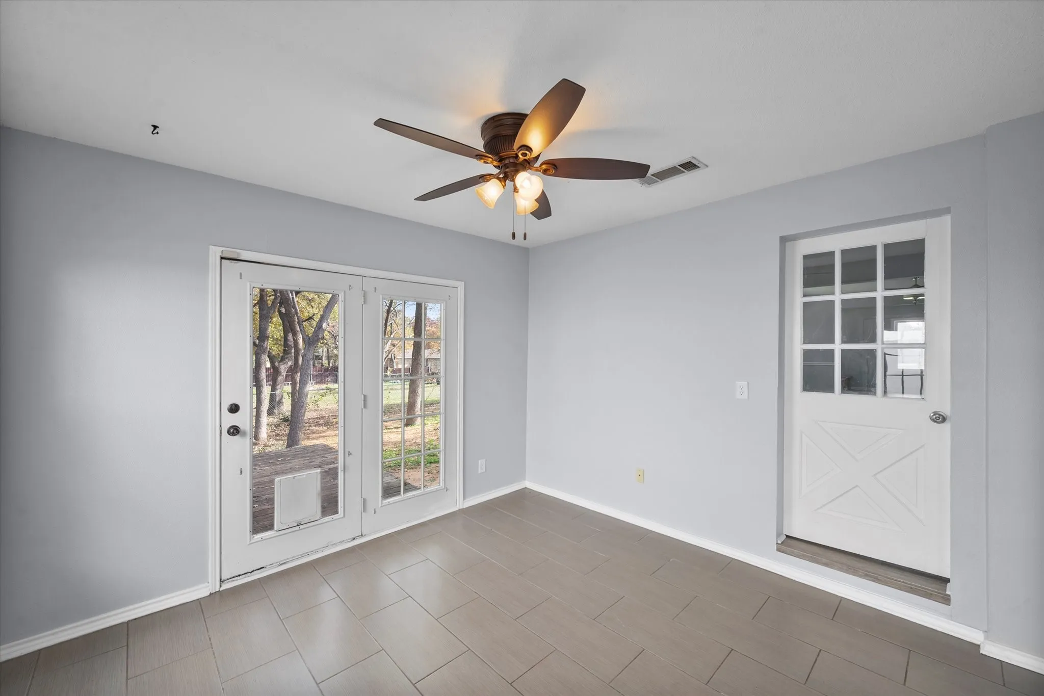 Single Family Residence For Sale in Tarrant County , 3815 Lucy Trimble Road, Burleson, Texas 76028, 5 Bedroom, 2 Bathroom, 3 Garage spaces, 2,724 Sqft, built in 1963, mls#21393247, Real Estate Agent in Burleson, Homes For Sale in Tarrant county, Homes For Sale in Burleson, Realtor in Burleson Texas, Real Estate Brokerage Independent Realty Texas, Luminita Cordes Realtor
